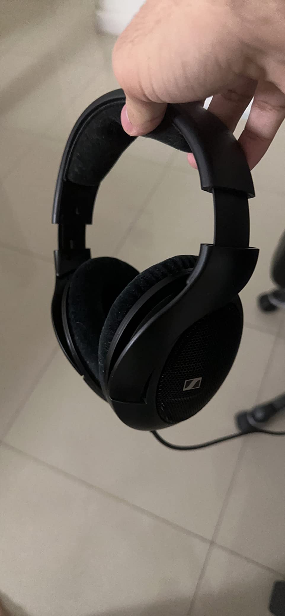 Sennheiser HD 560 S Over-The-Ear Audiophile Headphones - Neutral Frequency Response, E.A.R. Technology for Wide Sound Field, Open-Back Earcups, Detachable Cable, (Black) (HD 560S) HD 560S (Renewed) customer photo 1