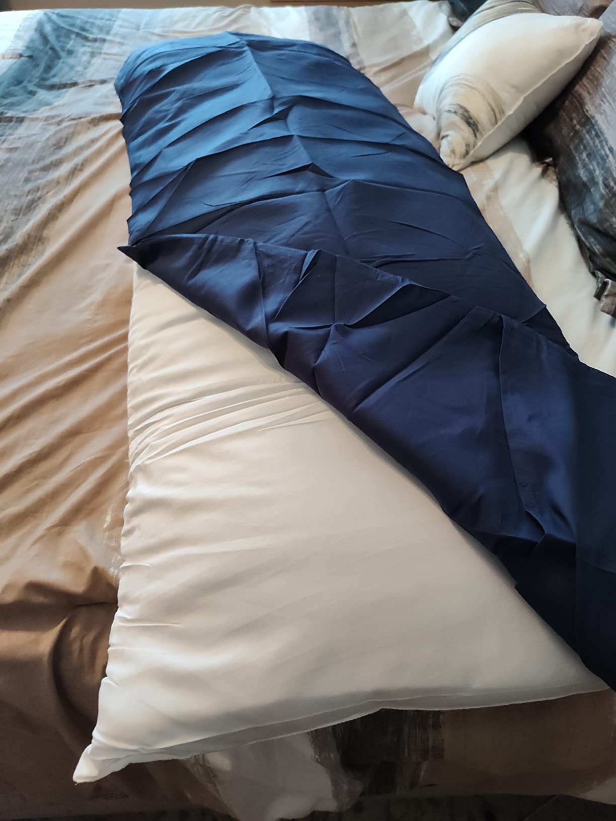ELNIDO QUEEN Body Pillow with Pillowcase - Soft Long Bed Pillow for Adults - Breathable Full Body Pillow Insert for Sleeping, 20x54inches, Black customer photo 1