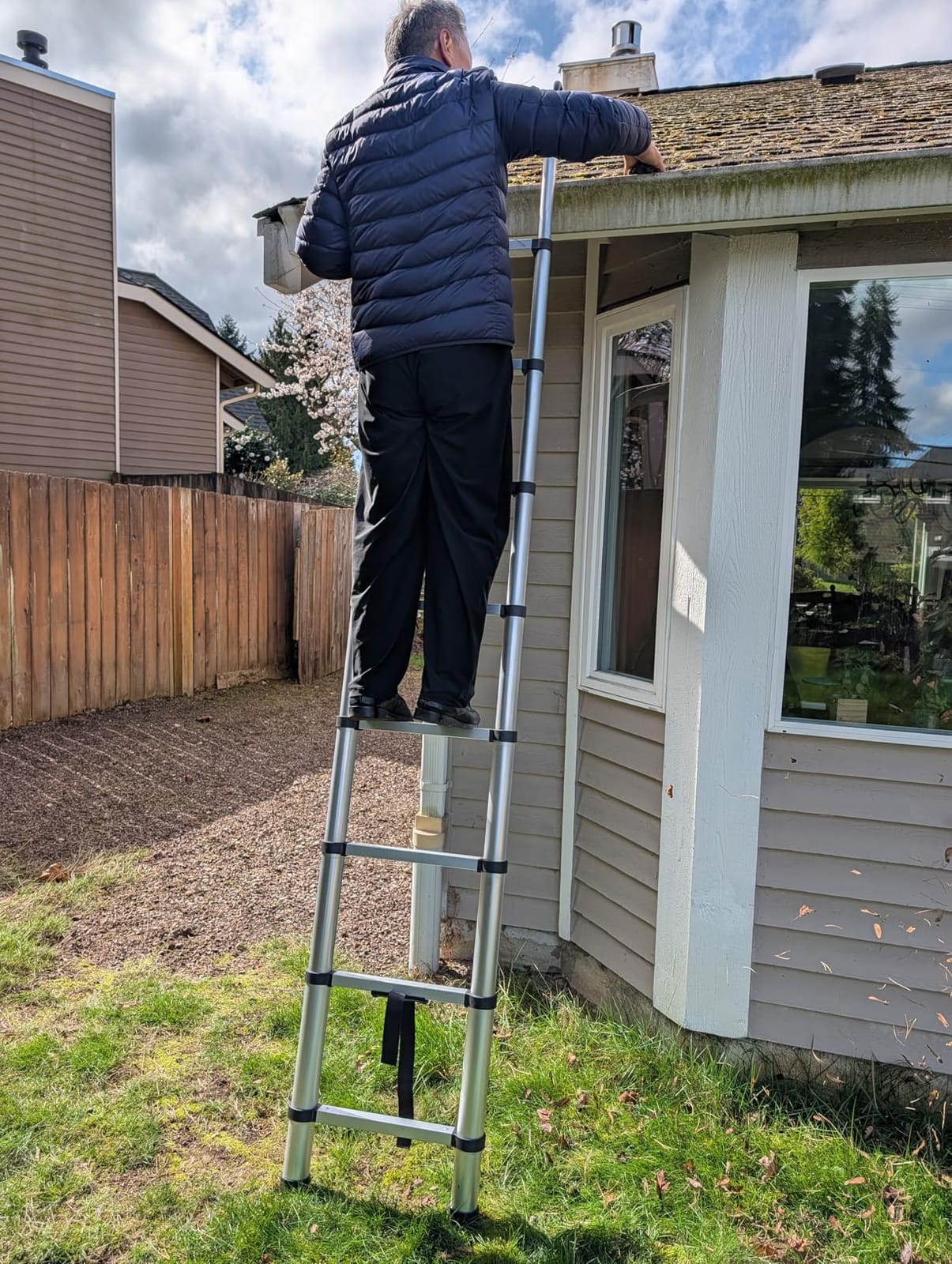 RIKADE Telescoping Ladder, 12.5 FT Aluminum Lightweight Collapsible Ladder with Detachable Top Hooks, 330 lbs Max Load, Extension Ladder for RV, Roof and Construction, Aluminum customer photo 1
