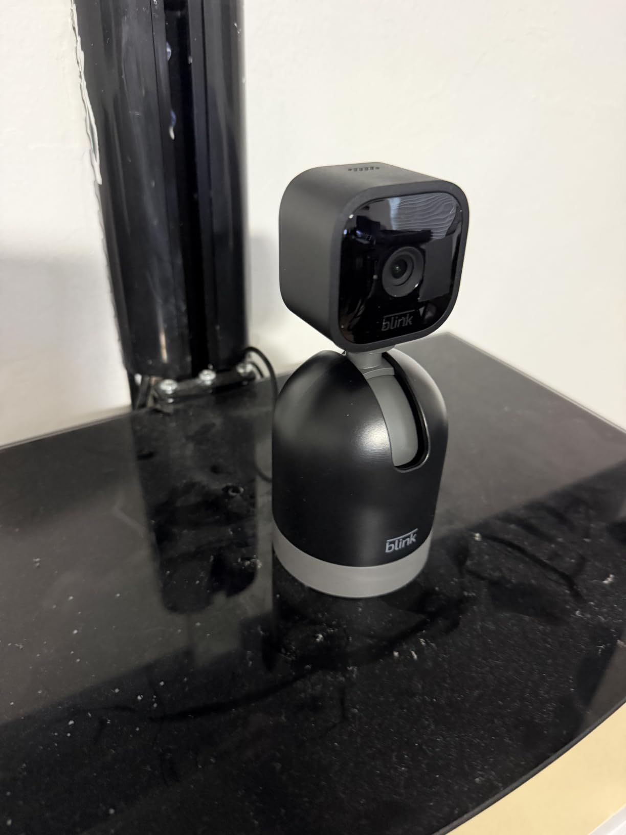 Blink Mini Pan-Tilt Camera (newest model), Rotating indoor plug-in smart security camera, two-way audio, HD video, motion detection, Works with Alexa (White) customer photo 2