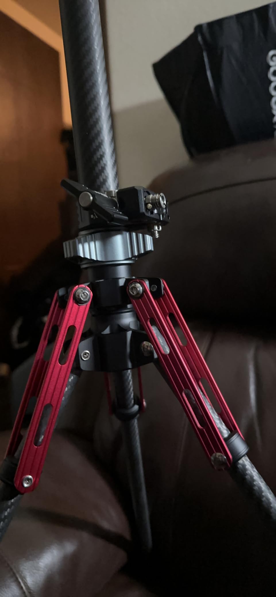ULANZI Light Stand Carbon Fiber MT-49, Adjustable Tripod Stand for Photography with Phone Clip, 194cm/76.4inch Studio Sturdy Tripod for Speedlight Flash Softbox Strobe Light Camera with Carrying Bag customer photo 1