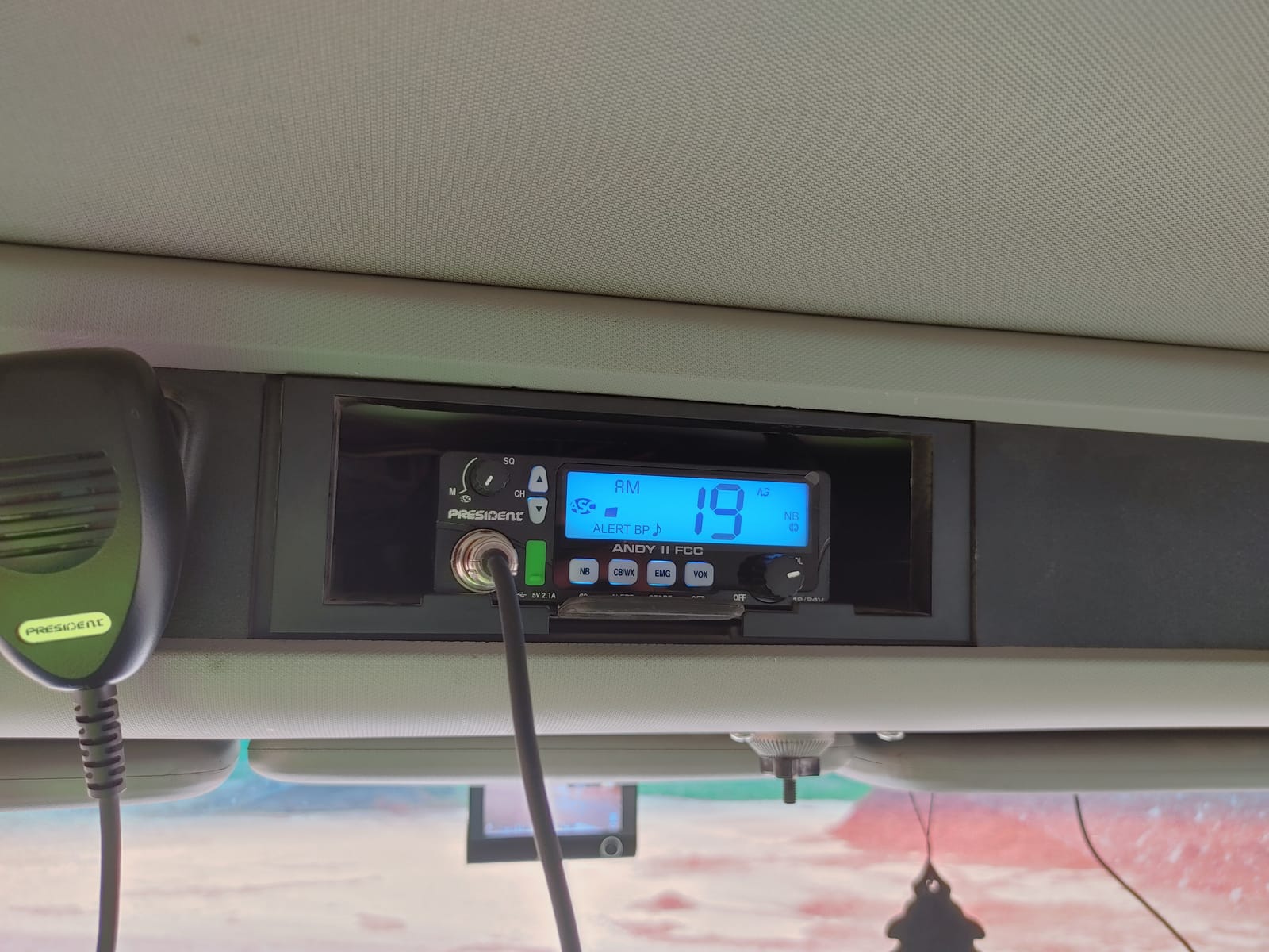 President Thomas FCC AM/FM CB Radio – 40 Channel, VOX Hands-Free, USB Port, ASC, Multi-Color LCD Display – 12/24V Compact Mobile Transceiver for Truckers & Off-Road Communication customer photo 1