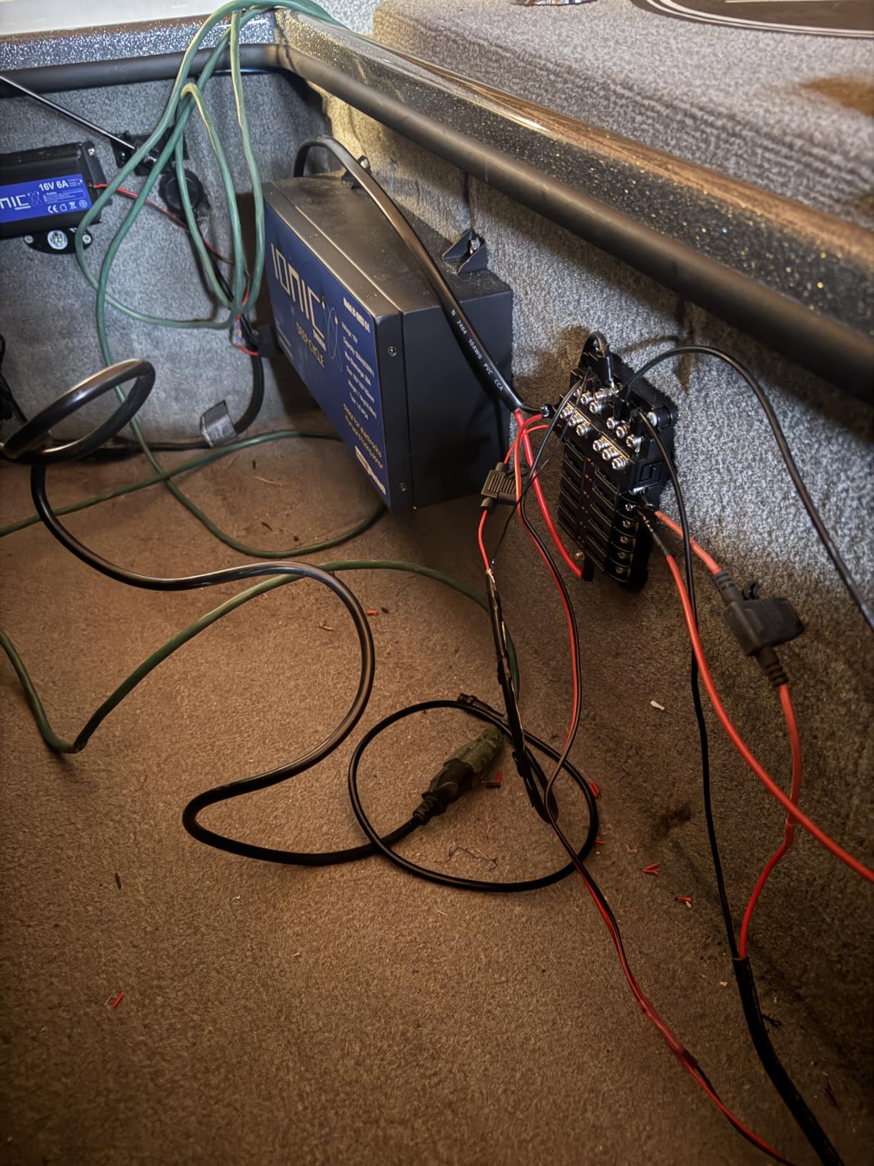 LiveScope™ Plus System with GLS 10™ and LVS34 Transducer, Target Separation, Sharp Sonar Images, Vivid Color, Clear Vision customer photo 1