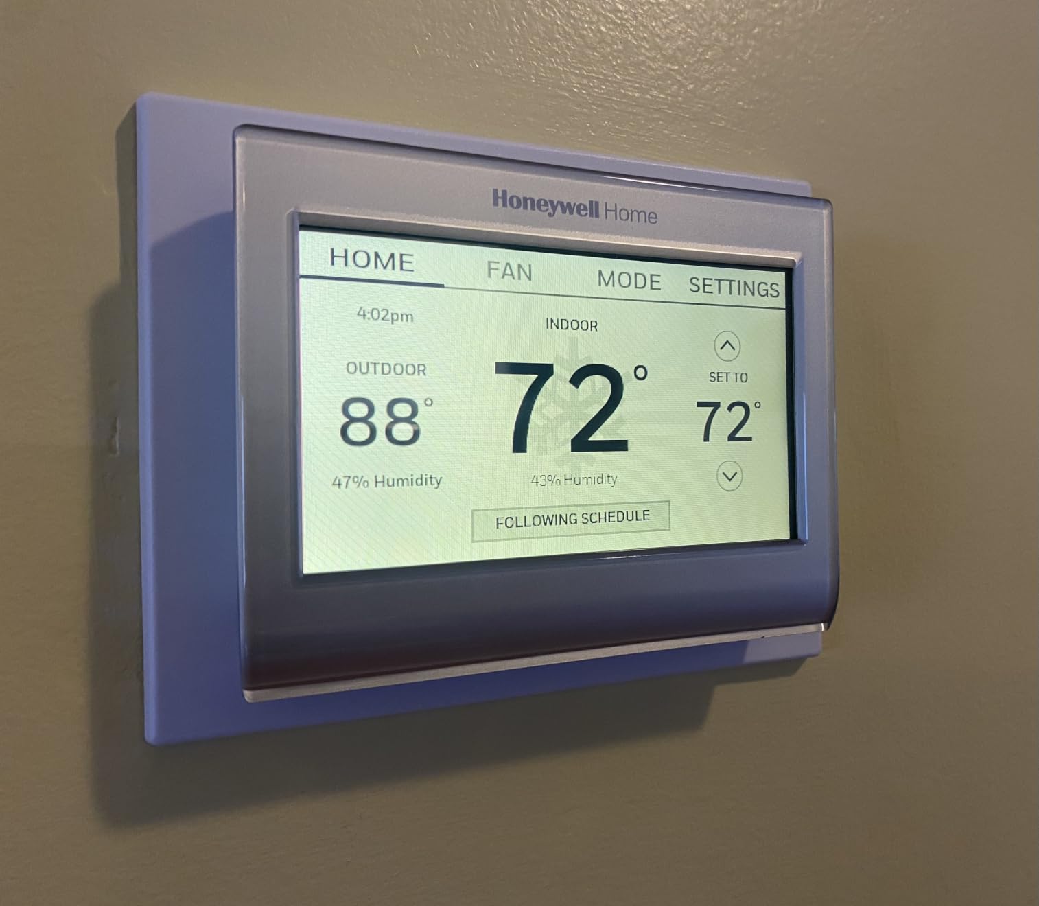 Honeywell Home RTH9600WF Smart Color Thermostat ENERGY STAR Wi-Fi Programmable Touchscreen Alexa Ready - C-Wire Required | RTH9600WF ENERGY STAR Wi-Fi Programmable Touchscreen Alexa Ready - C-Wire Required customer photo 1