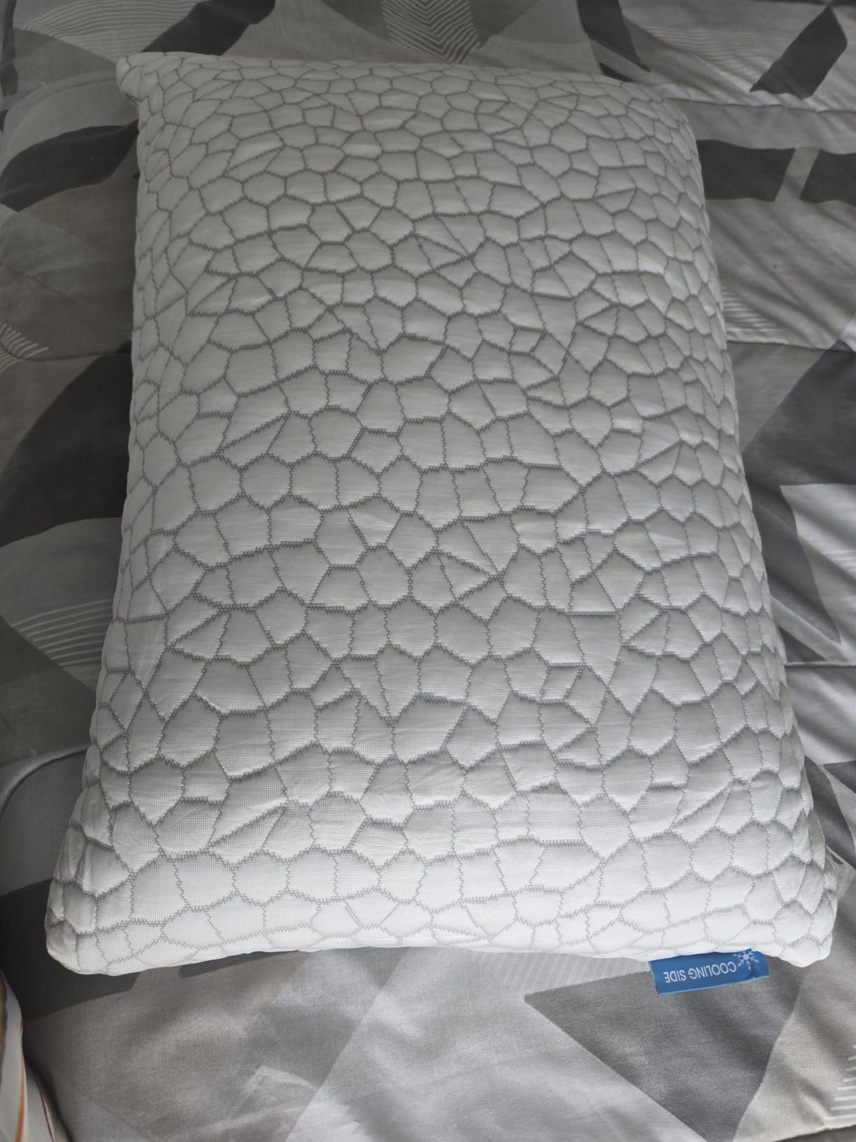Cooling Pillows King Size Set of 2, CertiPUR-US Shredded Memory Foam Pillows, Soft Yet Supportive Pillow for Sleeping, Cool Pillow for Hot Sleepers, Adjustable Firm Pillow for Side, Back, Stomach Sleepers customer photo 2