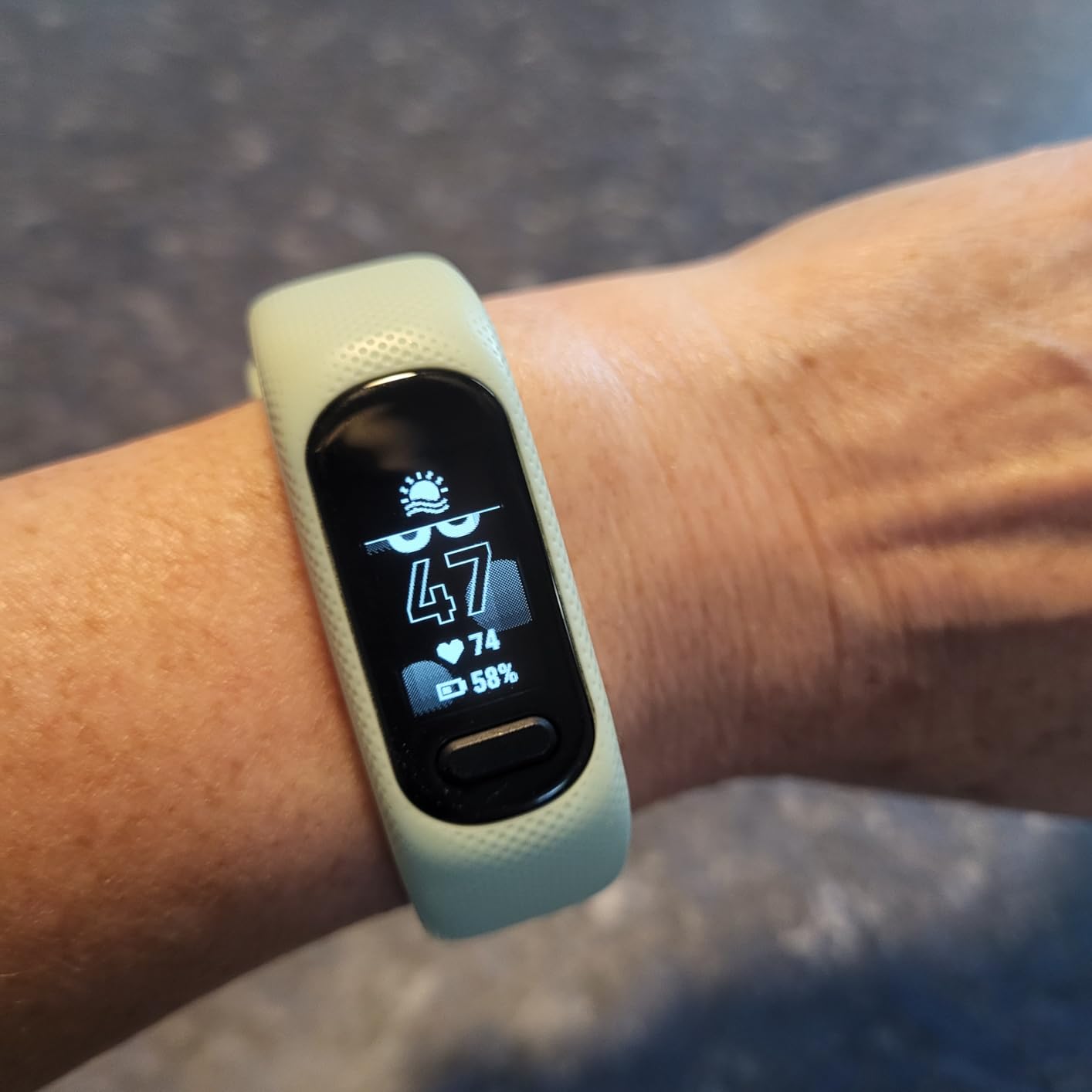 Garmin vívosmart® 5, Health & Fitness Tracker, S-M, Black customer photo 2