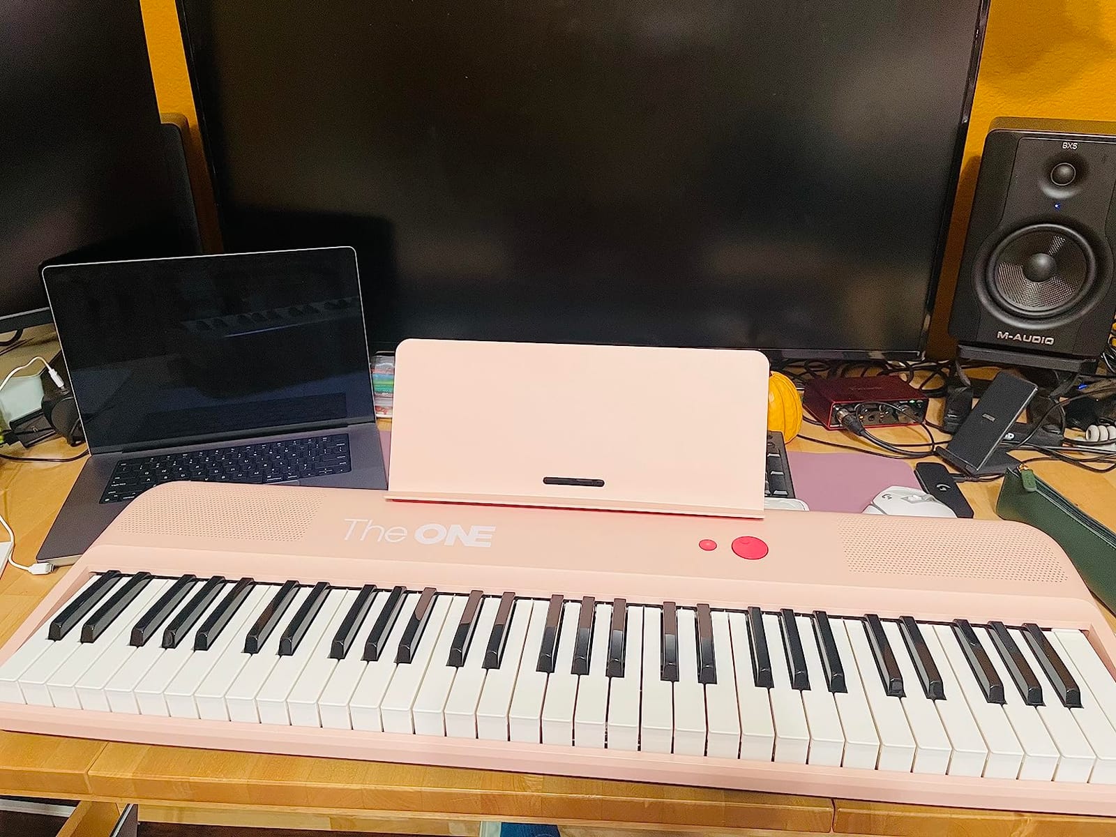 The ONE Smart Keyboard COLOR 61 Lighted Keys Piano Keyboard, Electric Piano for Beginners with 256 Tones, 64 Polyphony, Built-in LED Lights & Apps, Supports USB MIDI/Headphones (Purple) customer photo 2