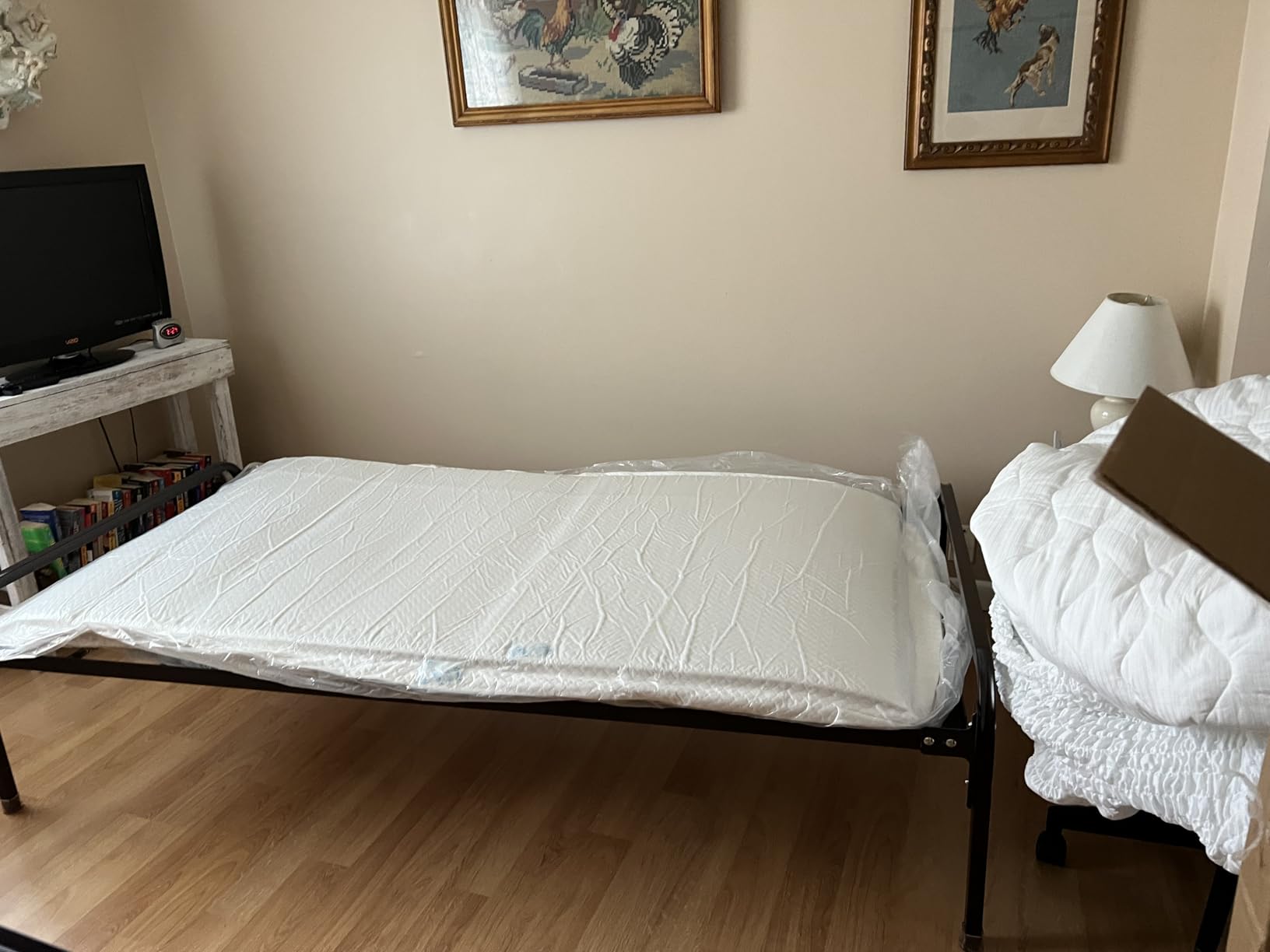 FDW | 6 Inch Queen Mattress | Medium Firm | Gel Memory Foam | White | Dual Construction | Pressure Relief, Cooling Foam, Removable and Washable Cover | Bed in a Box, CertiPUR-US Certified customer photo 1