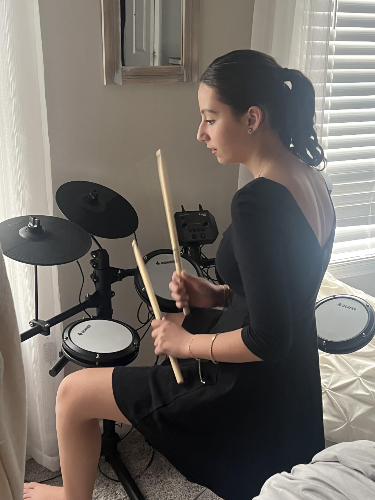 Donner DED-80 Electronic Drum Set with 4 Quiet Mesh Pads, 180+ Sounds, 2 Pedals, Throne, Headphones, Sticks, and Melodics Lessons customer photo 1
