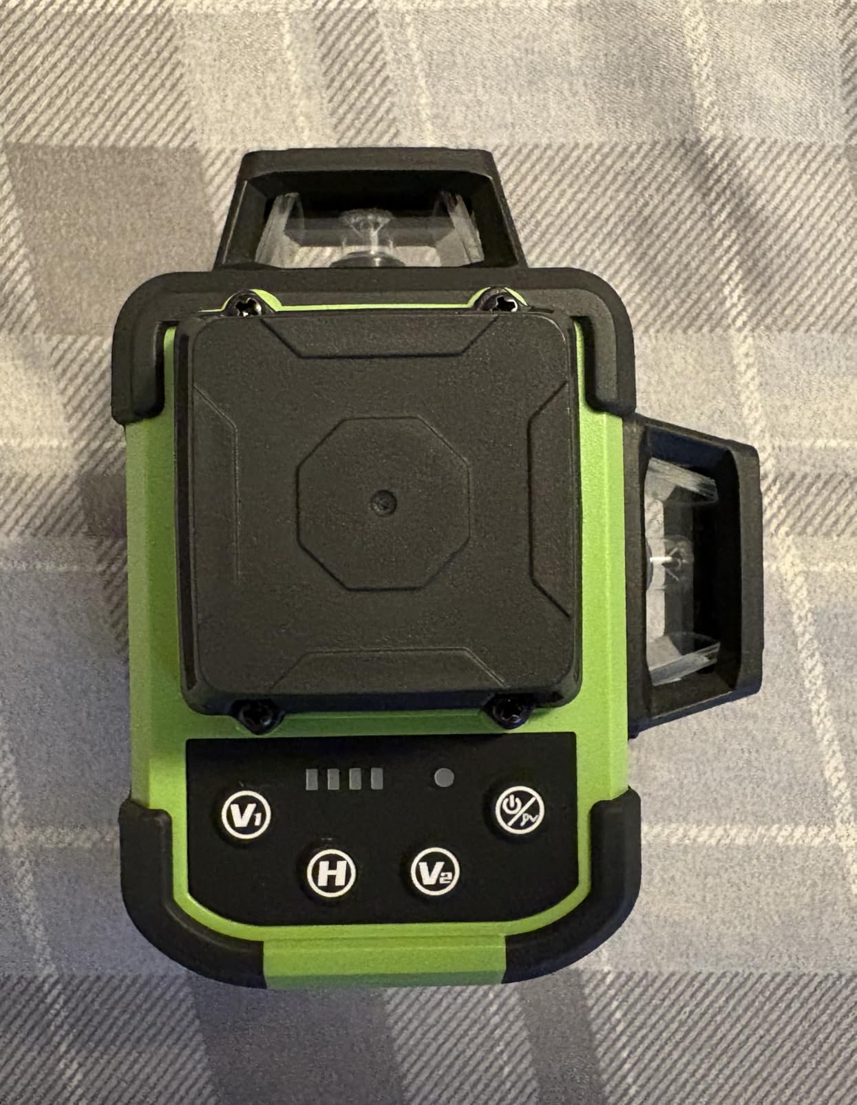 Huepar Laser Level 360 Self Leveling, Rechargeable Green Laser 3x360° Cross Line Lazer Leveler 3D Level Laser Tool for Construction and Picture Hanging, Strong Magnetic Bracket&Hard Carry Case -HM03CG customer photo 2
