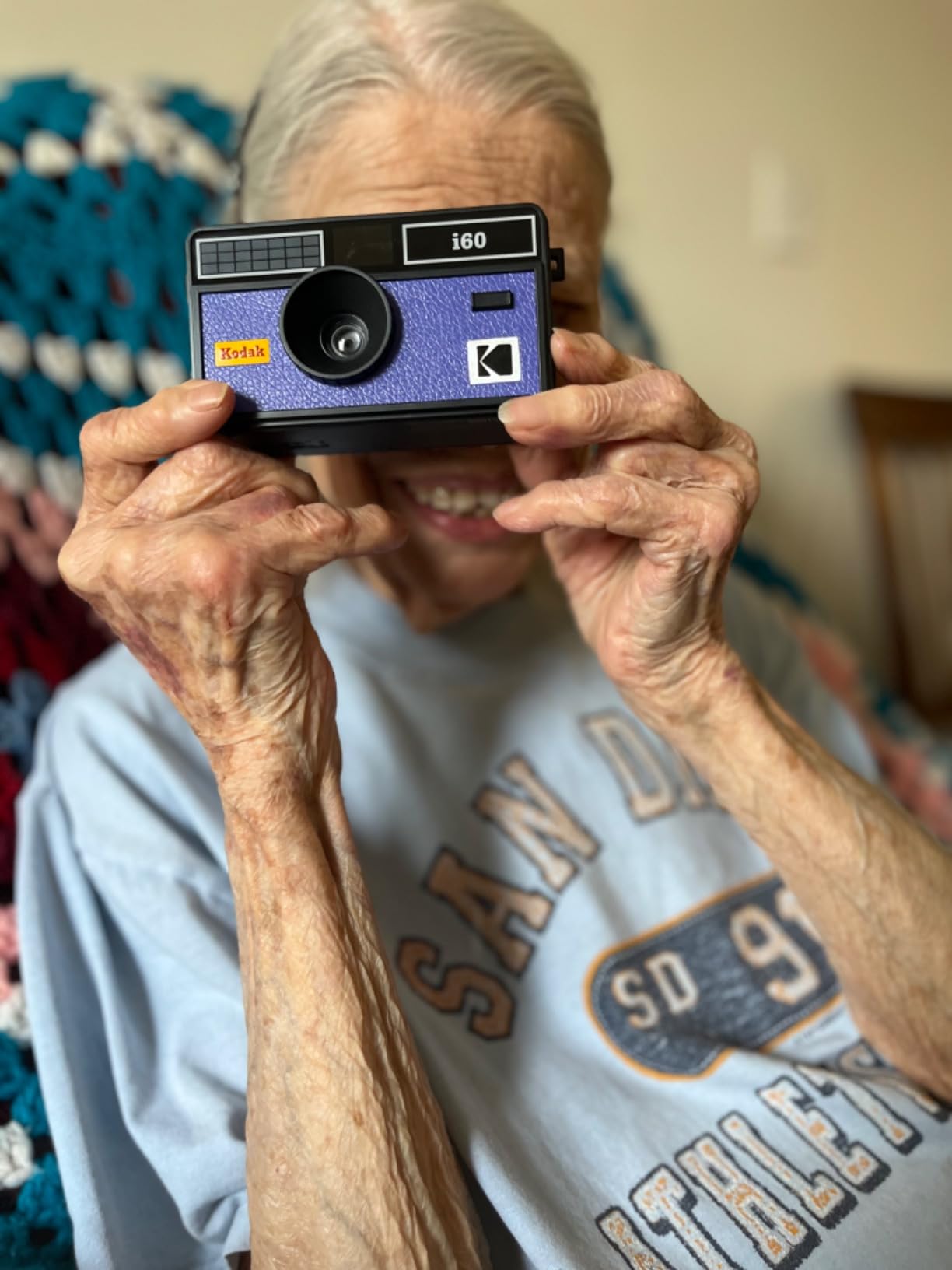 Kodak i60 Reusable 35mm Film Camera - Retro Style, Focus Free, Built in Flash, Press and Pop-up Flash (Very Peri) customer photo 2