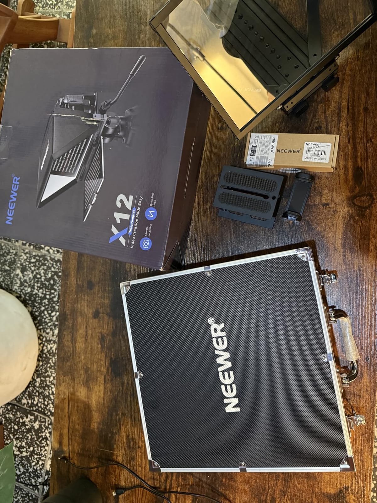NEEWER X12 Aluminum Teleprompter with RT-110 Remote Control (Connected via Bluetooth on NEEWER Teleprompter App) & Carry Case, Compatible with iPad, iOS/Android Tablets, Smartphones, DSLRs (Black) customer photo 2