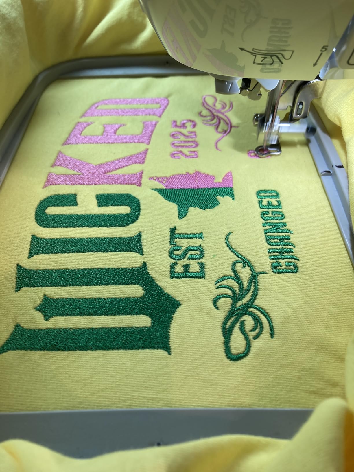 Brother SE2000 Sewing and Embroidery Machine Computerized customer photo 1