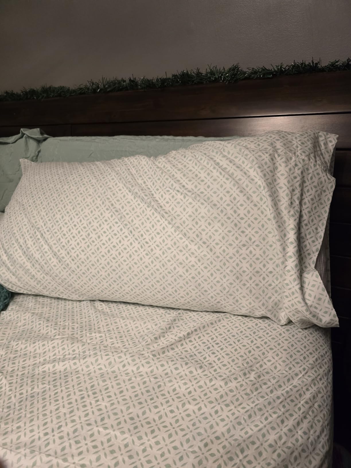 Meoflaw Cooling Pillows for Sleeping King Size Set of 2, Shredded Memory Foam Bed Pillow with Pillow Case-Double Sided Material, Adjustable Loft King Pillow for Side & Back Sleeper-Medium Firm customer photo 2