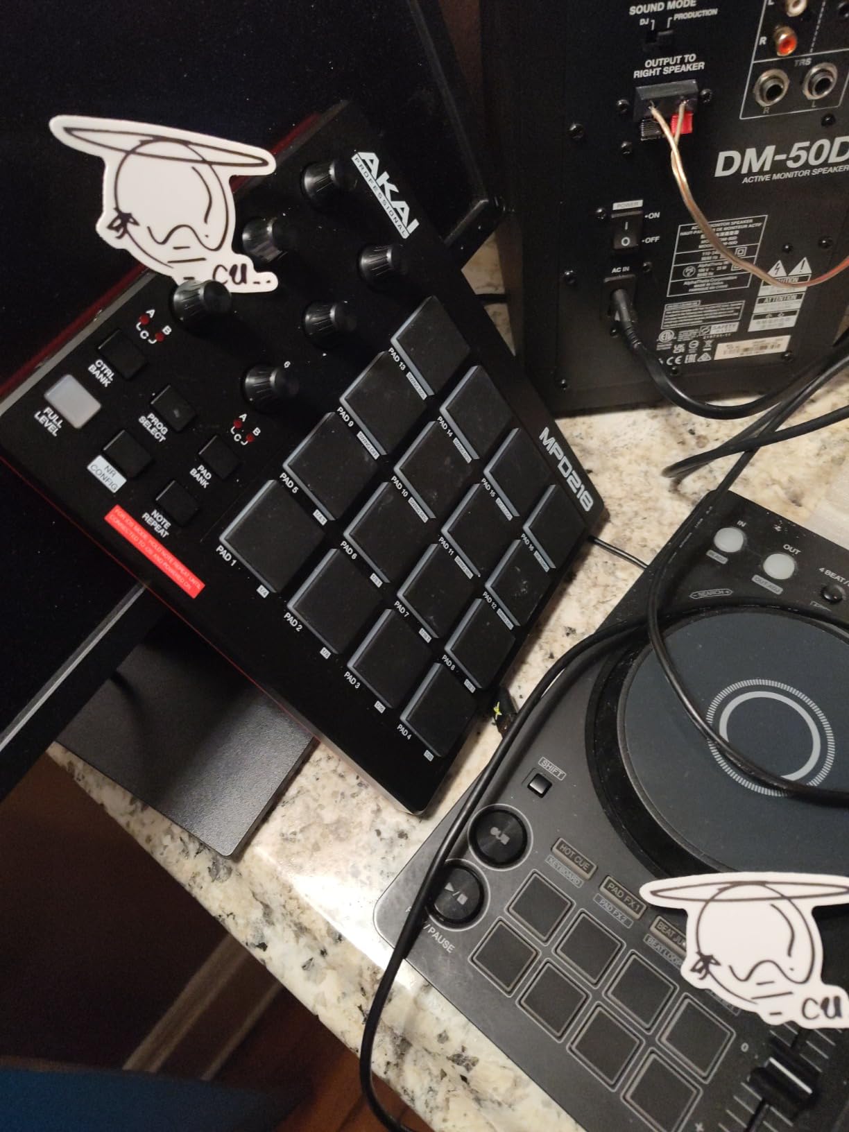 Pioneer DJ DDJ-FLX4 2-Channel DJ Controller, 16 Pads, Graphite customer photo 2