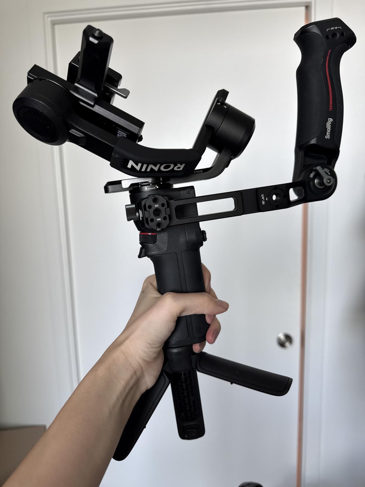 DJI RS 3 Mini, Camera Gimbal Stabilizer, Canon/Sony/Nikon/Fujifilm | 2 kg (4.4 lbs) Tested Payload, Native Vertical Shooting, Bluetooth Shutter Control, 3rd-Gen RS Stabilization, 795g customer photo 2