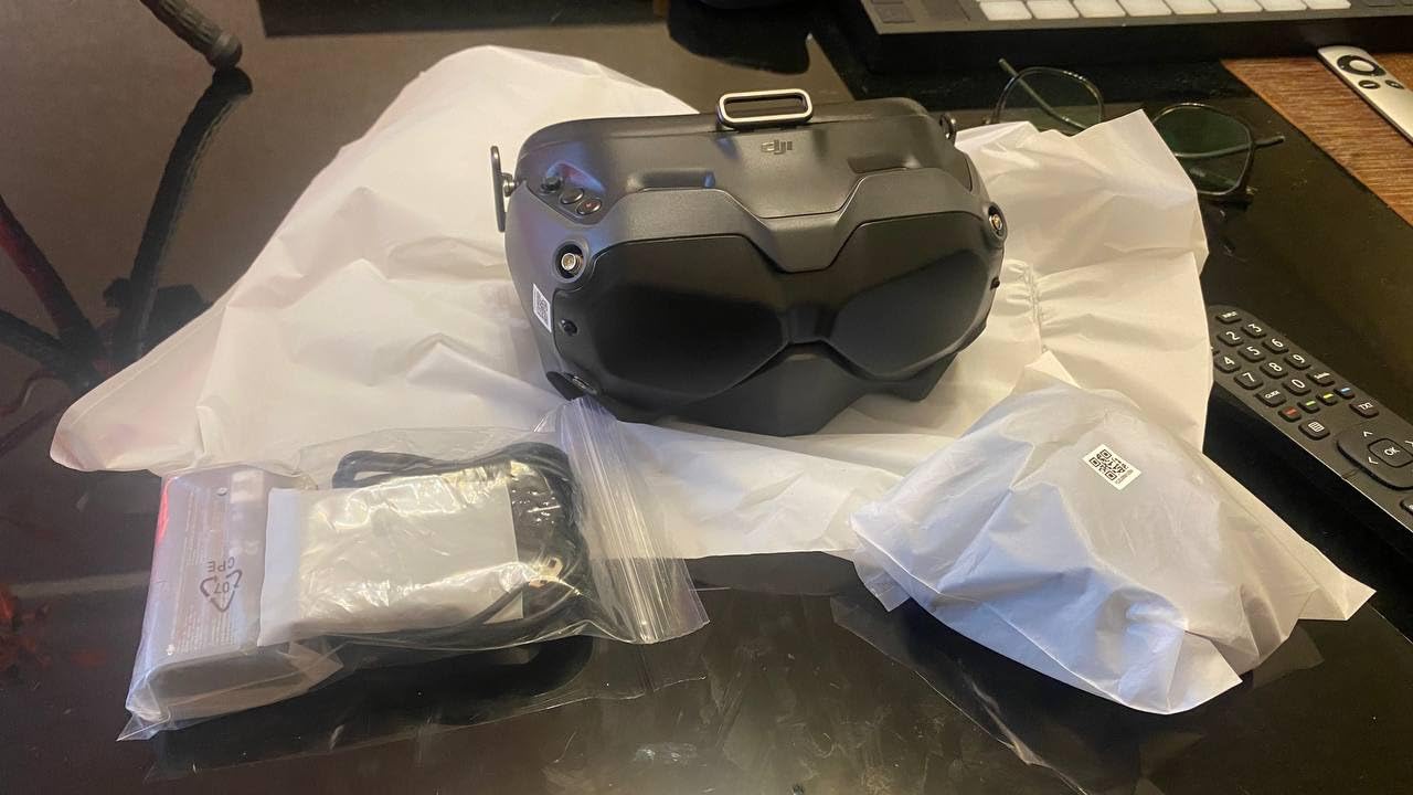 DJI (Refurbished) FPV Goggles V2 for Drone Racing Immersive Experience, Supports up to 110 minutes of flight Black (Renewed) customer photo 1