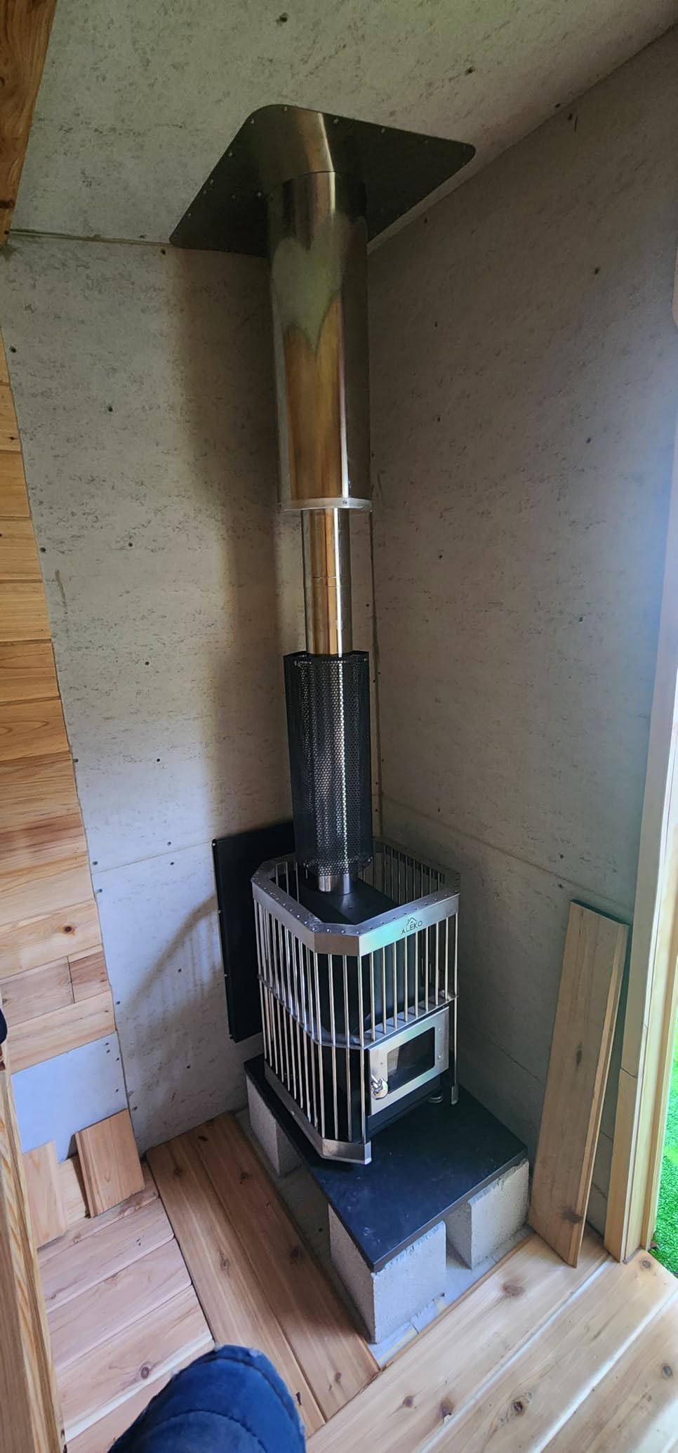 ALEKO Wood Burning Sauna Heater and Chimney Kit | Equivalent to 9-15 kW Electric Heater | Large Stone Capacity customer photo 2
