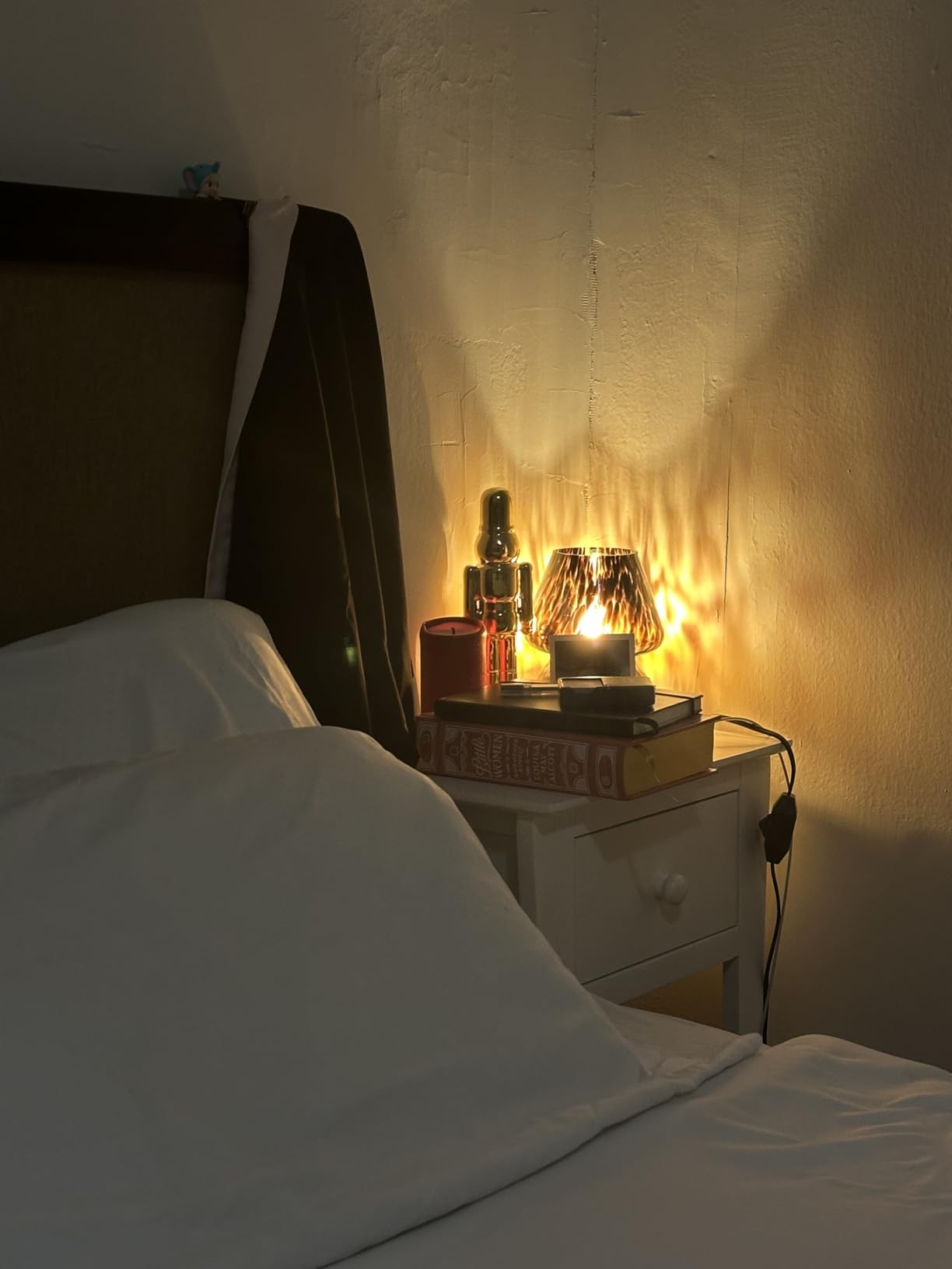 ONEWISH Mushroom Lamp Small Vintage Table Lamp for Bedroom Nightstand, Bedside Lamp Translucent Glass Stepless Dimmable, Murano Aesthetic Home Decor for Living Room Kitchen (Black) customer photo 1
