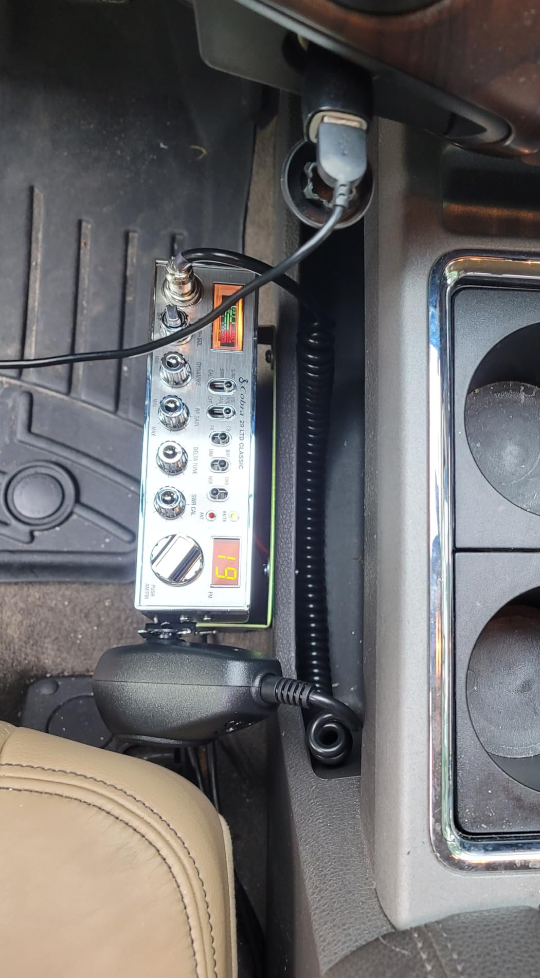 Cobra 29 LTD Classic AM/FM Professional CB Radio - Easy to Operate, Emergency Radio, Instant Channel 9, 4-Watt Output, Full 40 Channels, Adjustable Receiver and SWR Calibration, Black customer photo 1
