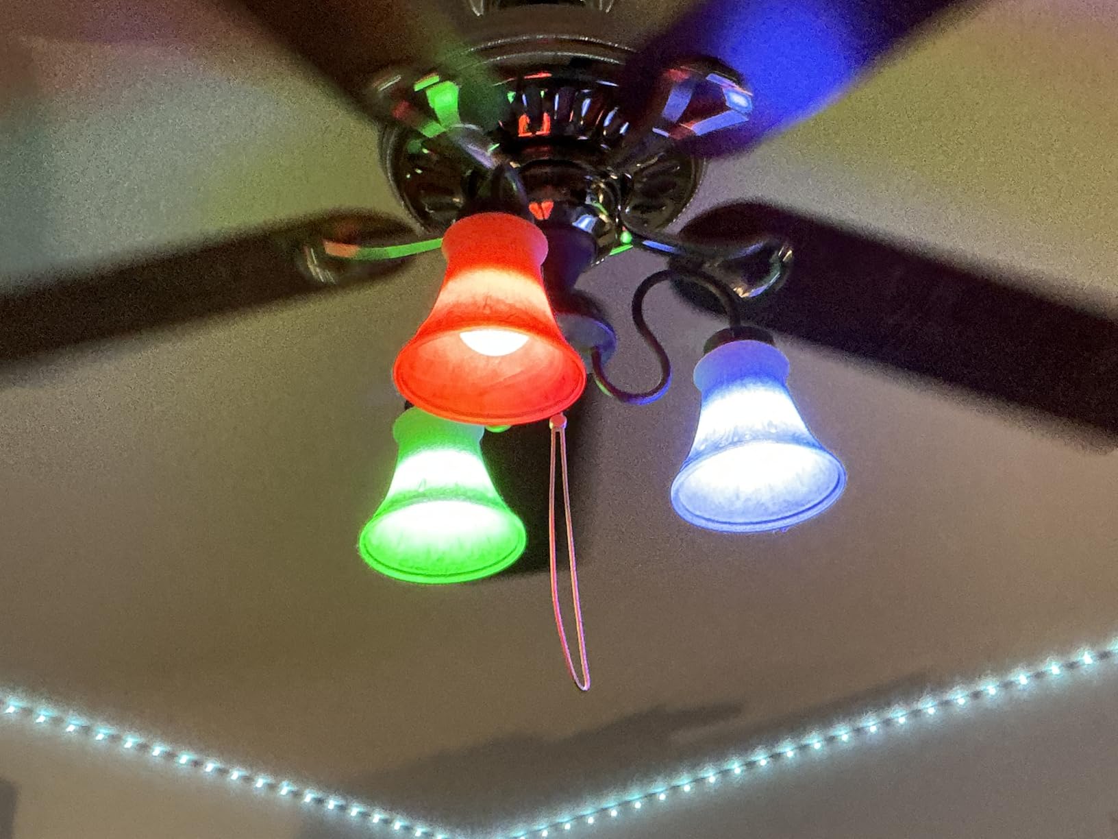 OREiN Matter Smart Light Bulb, A19 RGBTW Color Changing Light Bulbs, 4 Pack customer photo 1