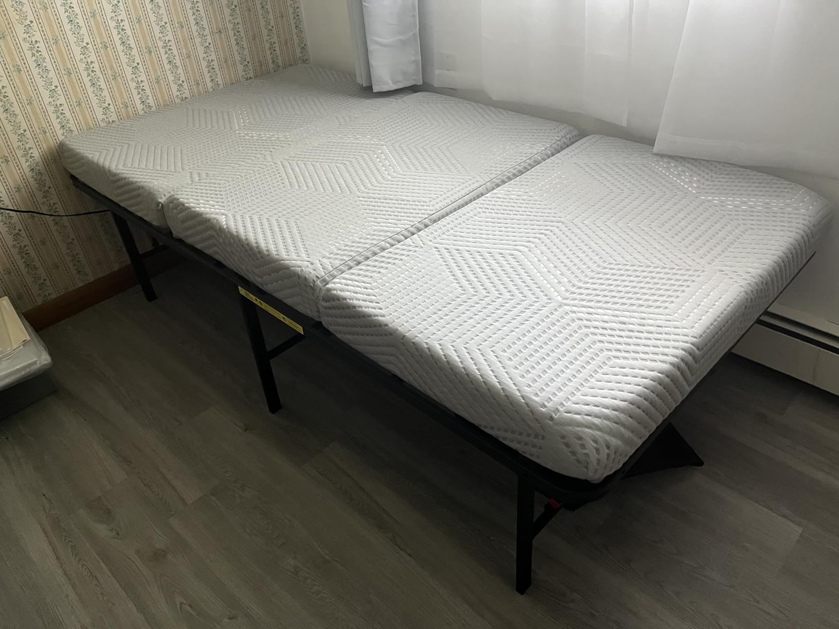 MLILY Twin Trifold Mattress, 4 Inch Foldable Gel Memory Foam Mattress | Portable 75