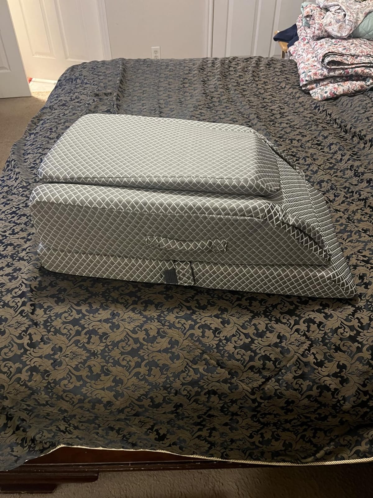 KingPavonini Adjustable Leg Elevation Pillows for Swelling After Surgery | Cooling Gel Memory Foam, Leg Wedge Pillow for Post Surgery, Fits All Heights, Non-Slip & 4 Handles, Breathable Washable Cover customer photo 2