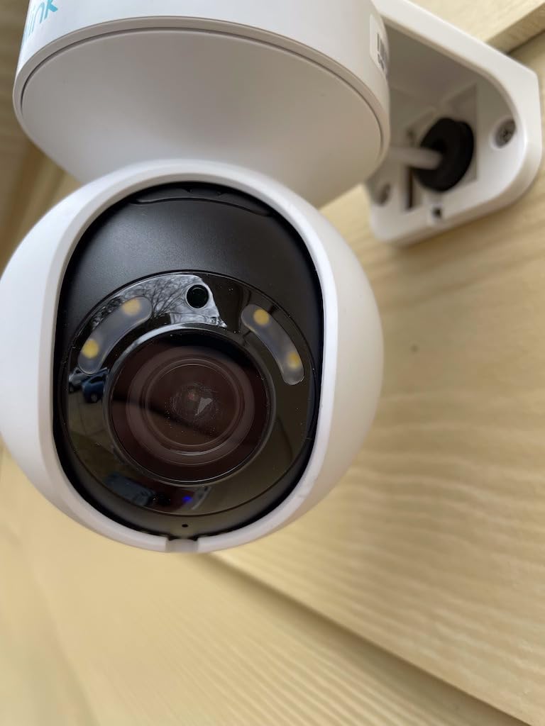 REOLINK E1 Outdoor Pro 4K PTZ Outdoor Security Camera WiFi Plug-in Power customer photo 1