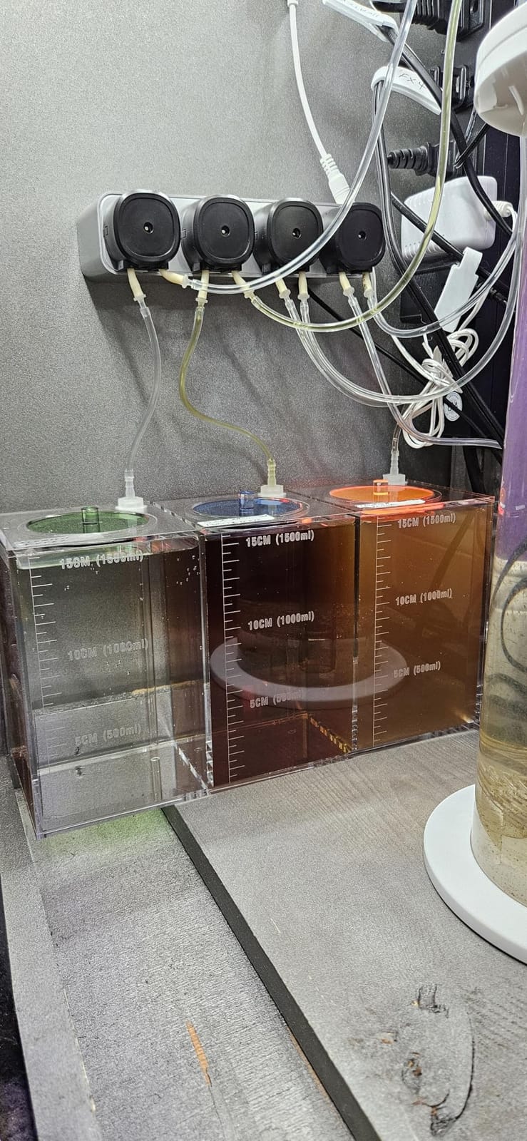 Chihiros Dosing Pump System - 4-Channel Automatic Aquarium Doser with Smart App Operation for Precision Nutrient Delivery, 4 Dosing Containers, Holder & Tubing for Reef Tank & Freshwater Setups customer photo 1