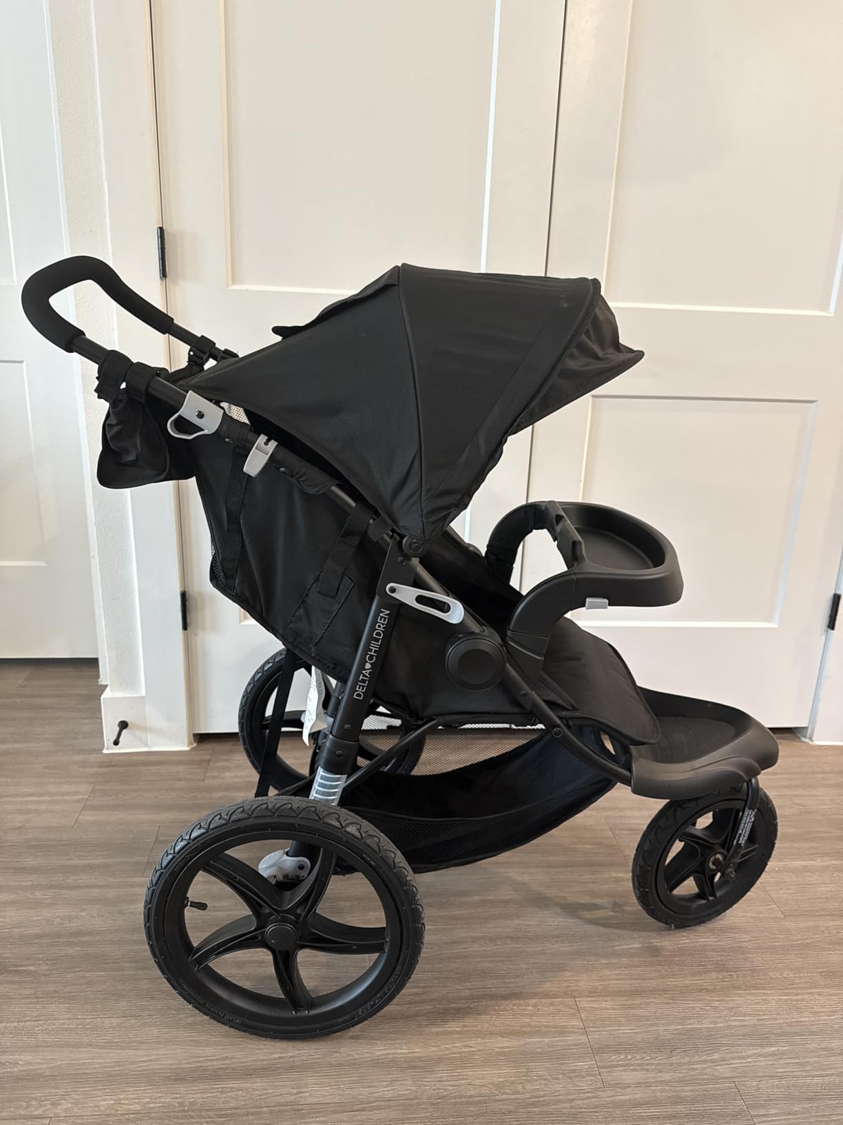 Delta Children Apollo Jogging Stroller - Shock Absorbing Frame with Large Canopy & Recline - Car Seat Compatible, Black customer photo 1