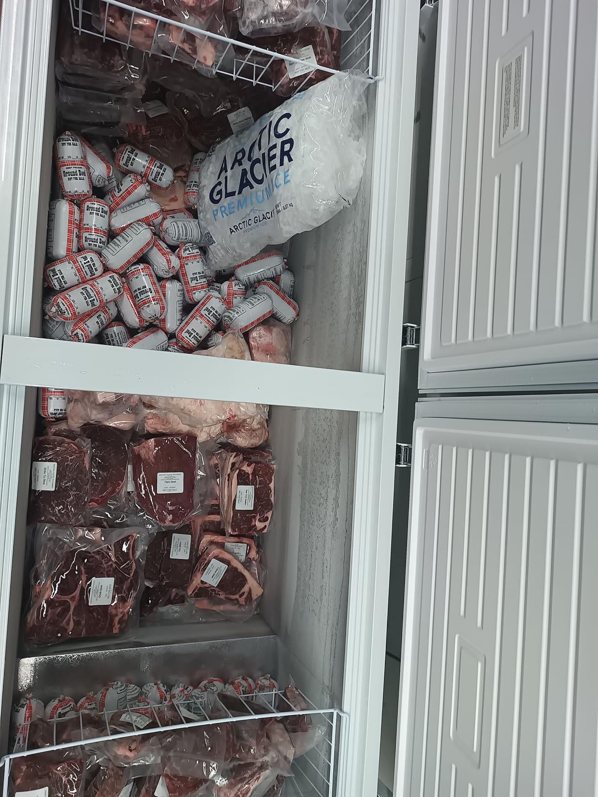 Hamilton Beach 17 cu ft Chest Deep Freezer - White, GARAGE READY Food for Large Family, Storage Basket, Space-Saving Flat Back, Stay-Open Lid, Front-Access Drain, for Basement, Laundry Room, Cottage customer photo 1