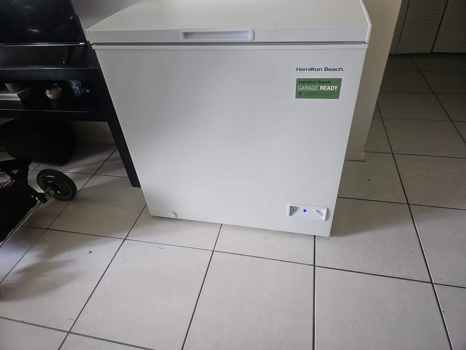 Hamilton Beach 17 cu ft Chest Deep Freezer - White, GARAGE READY Food for Large Family, Storage Basket, Space-Saving Flat Back, Stay-Open Lid, Front-Access Drain, for Basement, Laundry Room, Cottage customer photo 2