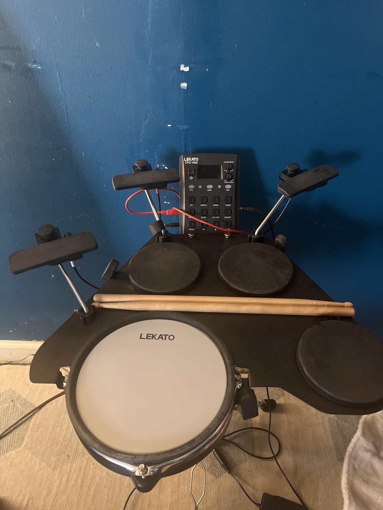 LEKATO Electronic Drum Set, Portable Electric Drum Set for Beginner with Quiet Mesh Snare Drum Pads, 220+ Sounds, USB MIDI, 2 Switch Pedal, Electric Drum Kit with Sticks, Travel Bag customer photo 1