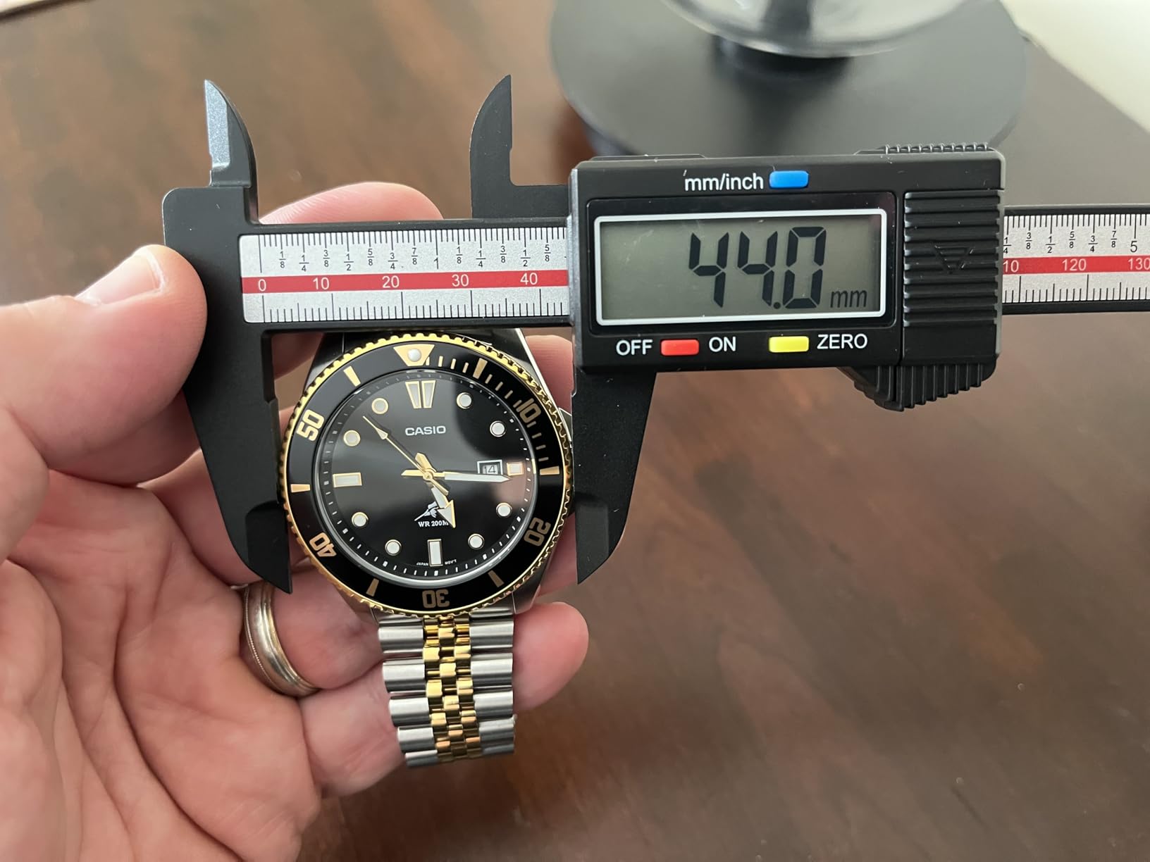 Digital Caliper, Esydon Upgraded Calipers 6 inch, Measuring Tool, Electronic Ruler, with Large LCD Screen, Auto-Off Feature, Inch and Millimeter Conversion, Plastic Case, Perfect for Household, DIY customer photo 1