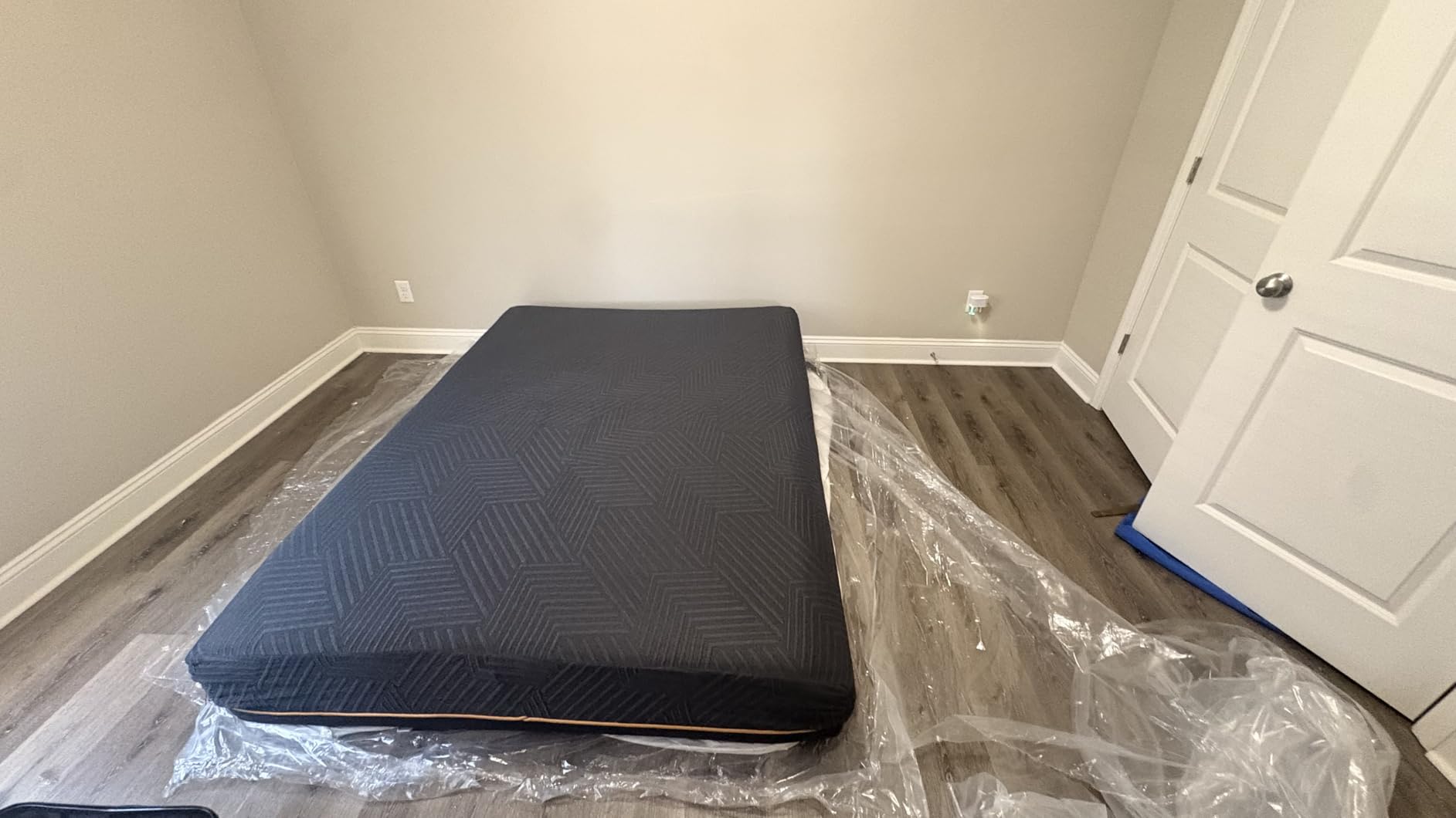 MLILY EGOHOME 14 inch Hybrid King Mattress, Memory Foam Pocket Spring Mattress with Cooling Cover, Bed in a Box, CertiPUR-US Certified customer photo 2