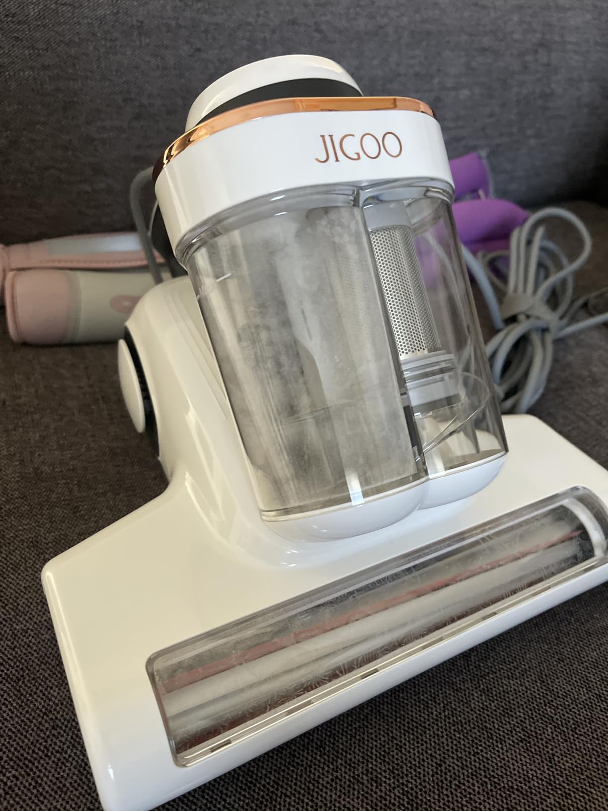JIGOO J300 Bed Vacuum Cleaner, Dust Sensor, Pet Hair, UV and Heat, Corded | Mattress vacuum cleaner with 500W motor, 13Kpa suction, UV-C light and 130°F heat for pet hair on beds, sofas, White customer photo 1