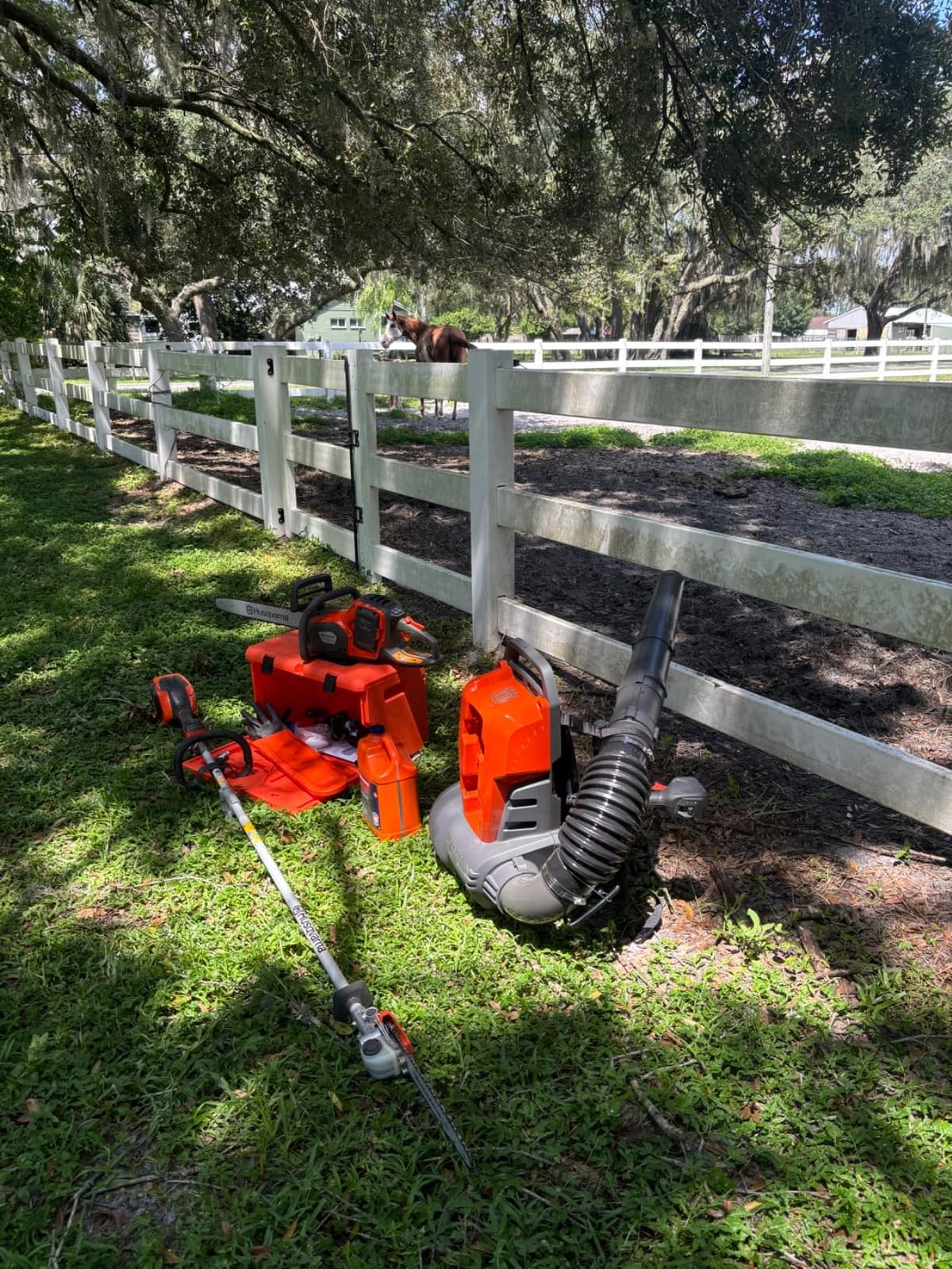 Husqvarna Power Axe 350i Cordless Electric Chainsaw, 18 Inch Chainsaw, Brushless Motor and Quiet Superior Cutting Power, 40V Lithium-Ion 7.5 Ah Battery and Charger Included, Gifts For Men, 970601202 customer photo 2