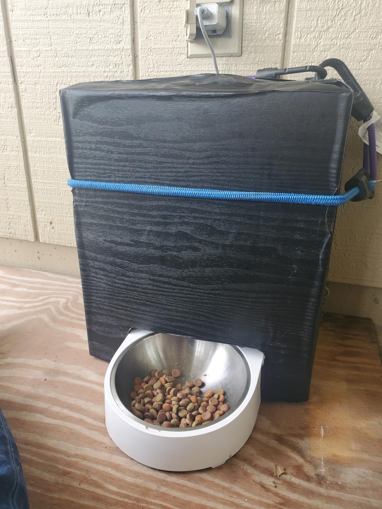 PETKIT Automatic Cat Feeder, 2.4G WiFi Automatic Dog Feeder, App Control Pet Food Dispenser with Triple Fresh-Lock System, Schedule Feeding, Food Shortage Alert, Dual Power-Charge&Battery,3L Capacity customer photo 2