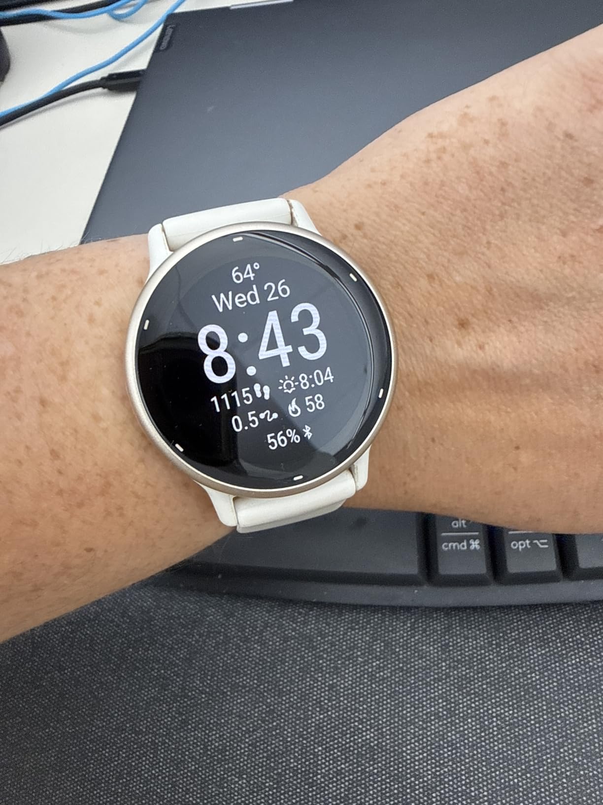 Garmin vívoactive® 5, Health & Fitness GPS Smartwatch, 42mm, Ivory customer photo 2