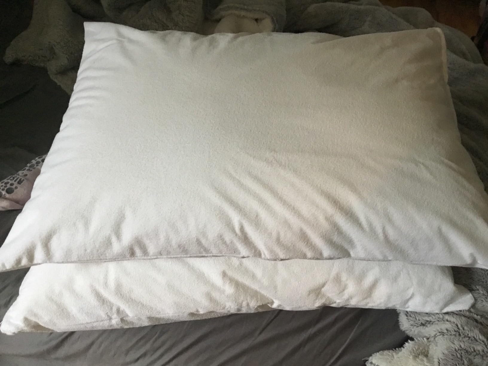 Soft Terry Waterproof Pillow Protectors with Zipper Standard Size, Set of 4 - Utopia Bedding Pillow Covers, Bedbug & Dust Mite Proof, Moisture Wicking, Airy & Machine Washable Encasements customer photo 1