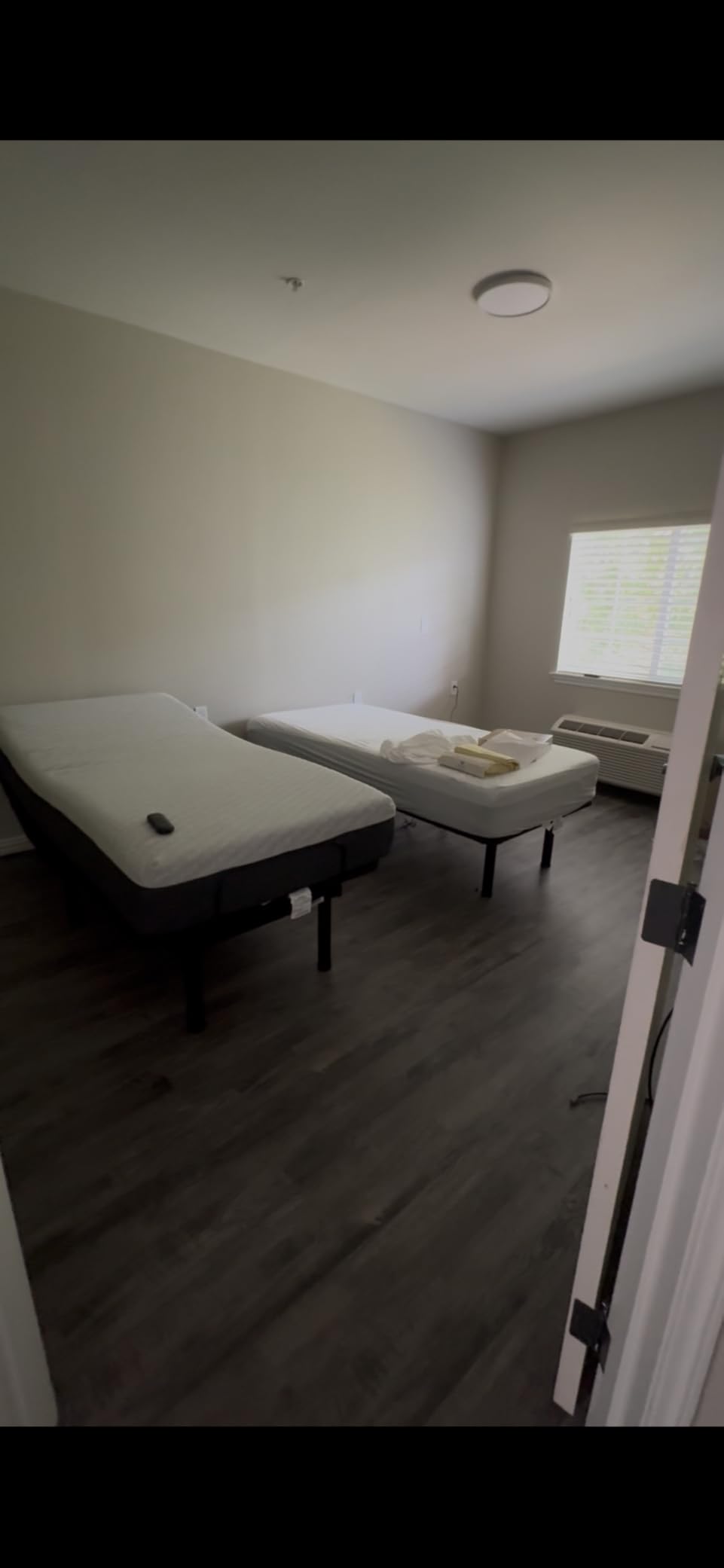 Celestial Aurora Adjustable Bed Base (Frame) + 10 inch Gel Memory Foam Mattress (Medium), Easy Assembly, Head and Foot Lift, Zero Gravity, Memory Positions, CertiPUR-US Bed - Full customer photo 1