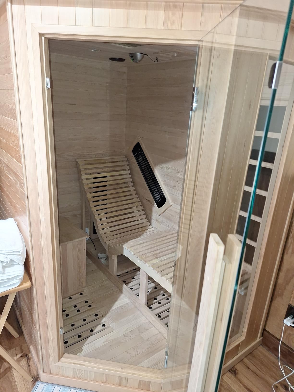 Smartmak 3 Person Traditional Steam Sauna, Luxurious Canadian Hemlock Wood Indoor Spa Room, 3.5kw Harvia Stove with Volcanic Rocks, Bluetooth Music Speakers, Light,Wooden Bucket, Scoop, US Instock customer photo 1