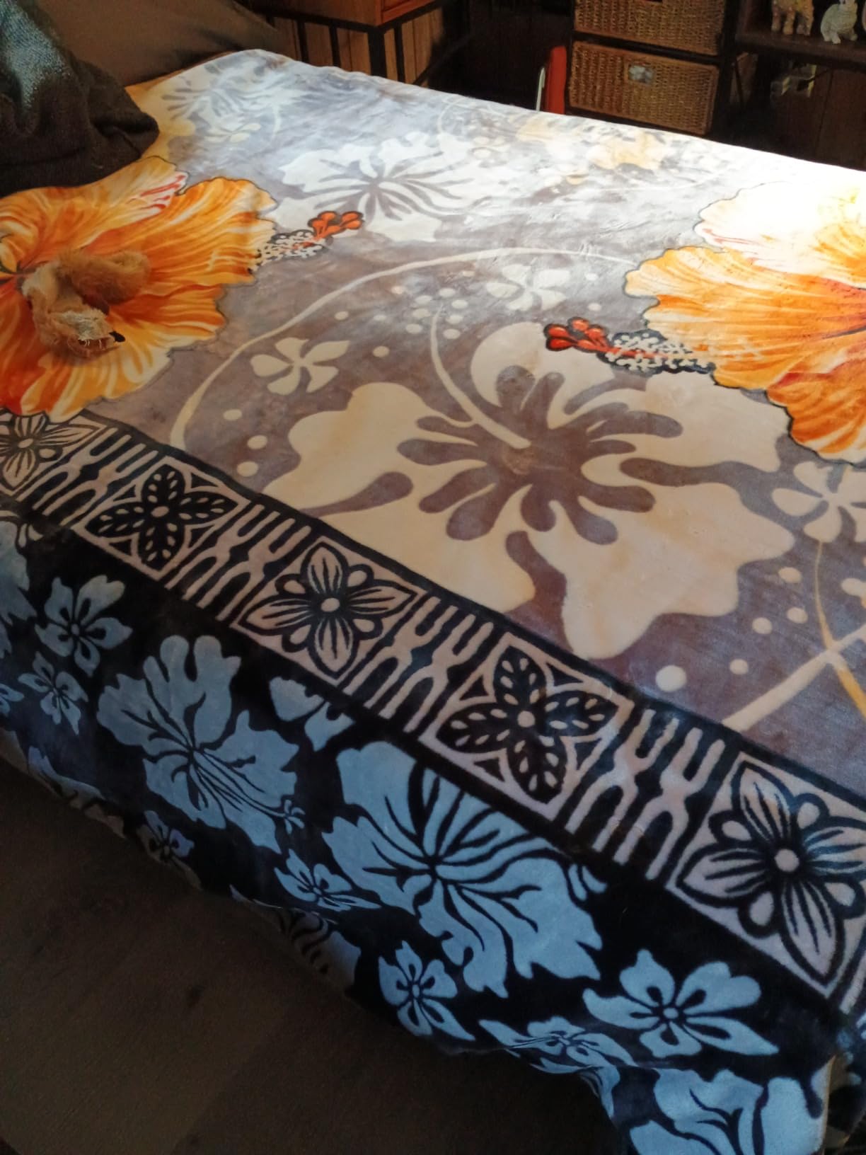 Nestl 9 Lbs Velvet Fleece Blanket for Winter - 2 Ply Heavy & Warm Korean Style Bed Blanket - Reversible Printed Raschel Queen Size Blanket - Wrinkle & Fade Resistant - 79 x 94 Inches - Blue customer photo 1