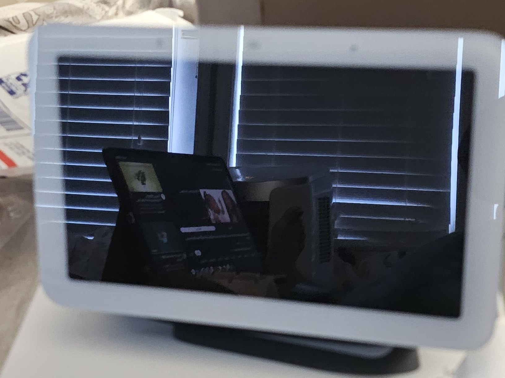 Google Nest Hub 7” Smart Display with Google Assistant (2nd Gen) - Chalk customer photo 1