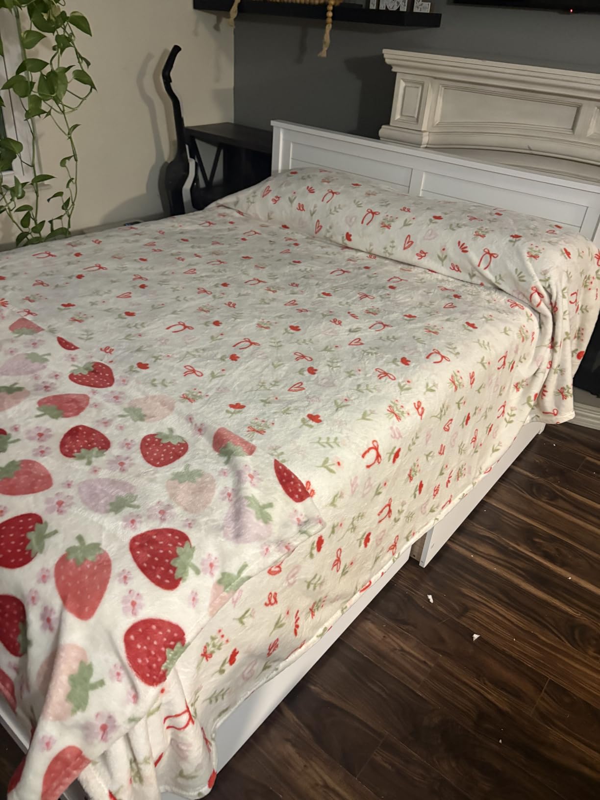 Giantex Wood Twin Bed with 2 Storage Drawers, Solid Wood Platform Bed with Headboard, Wooden Slats Support Mattress Foundation, No Spring Needed, Twin Bed Frame for Kids, Teens, Adults, White customer photo 2