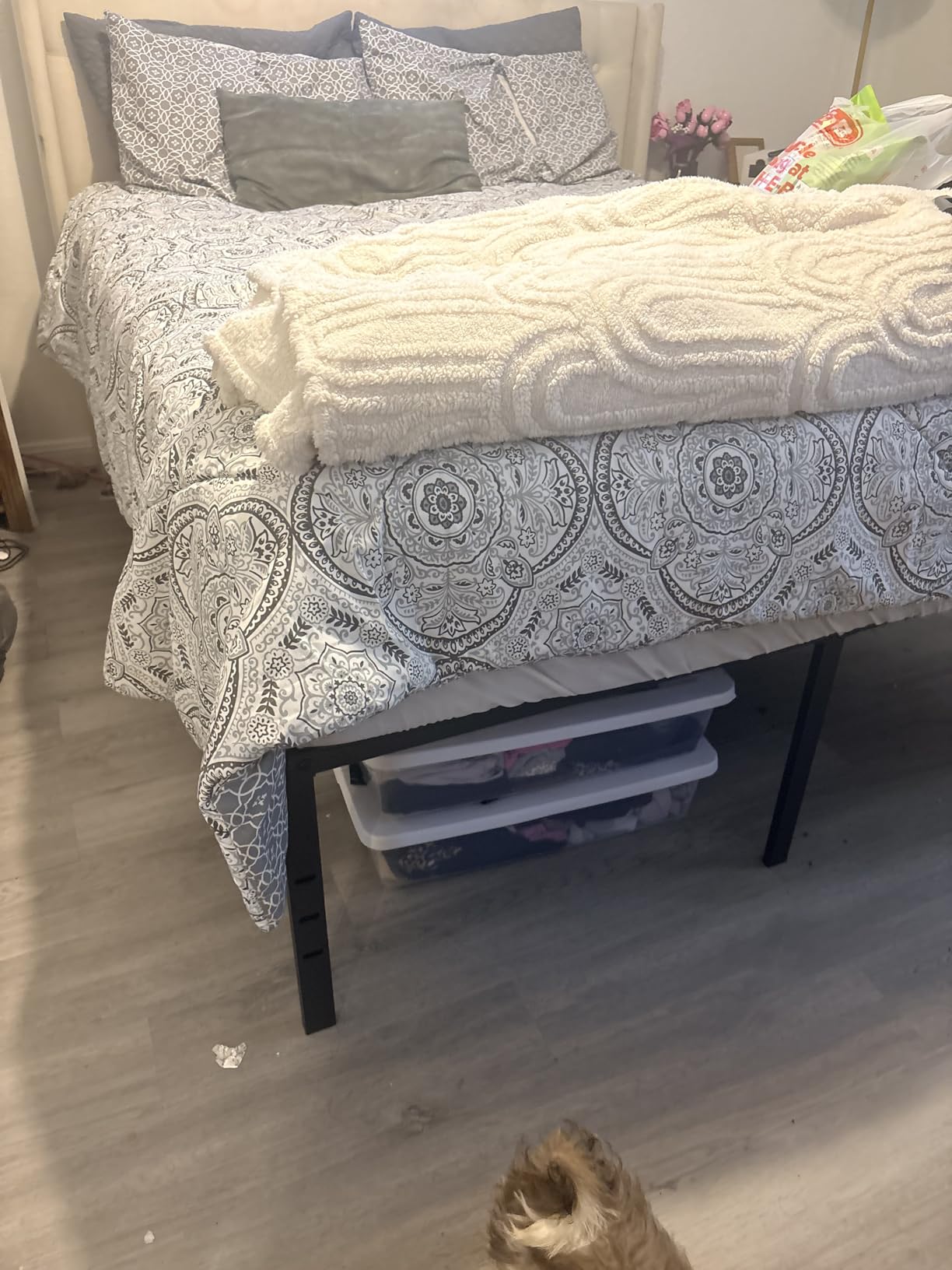 HLIPHA Metal Platform Bed Frame 18 Inch Tall, No Box Spring Needed, Queen Size Bed with Heavy Duty Strong Support Slats, Easy to Assemble, Black customer photo 1