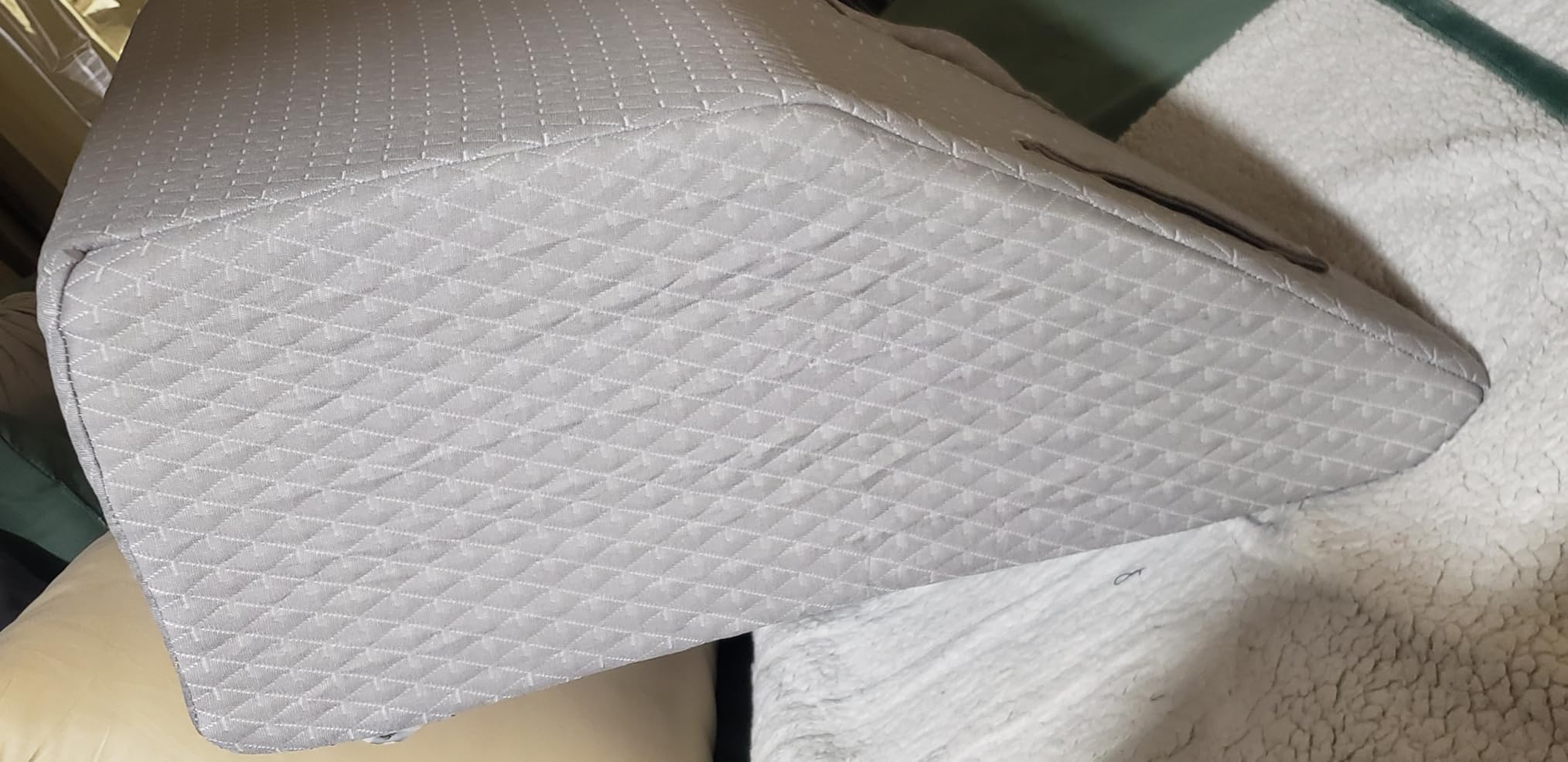 Ruqmuis Leg Elevation Pillow for After Surgery, 8inch Foam Leg Elevating Pillow for Swelling and Blood Circulation, Leg Wedge Pillow for Sleeping, Knee Pillow for Knee Hip Ankle Pain Relief, White customer photo 1