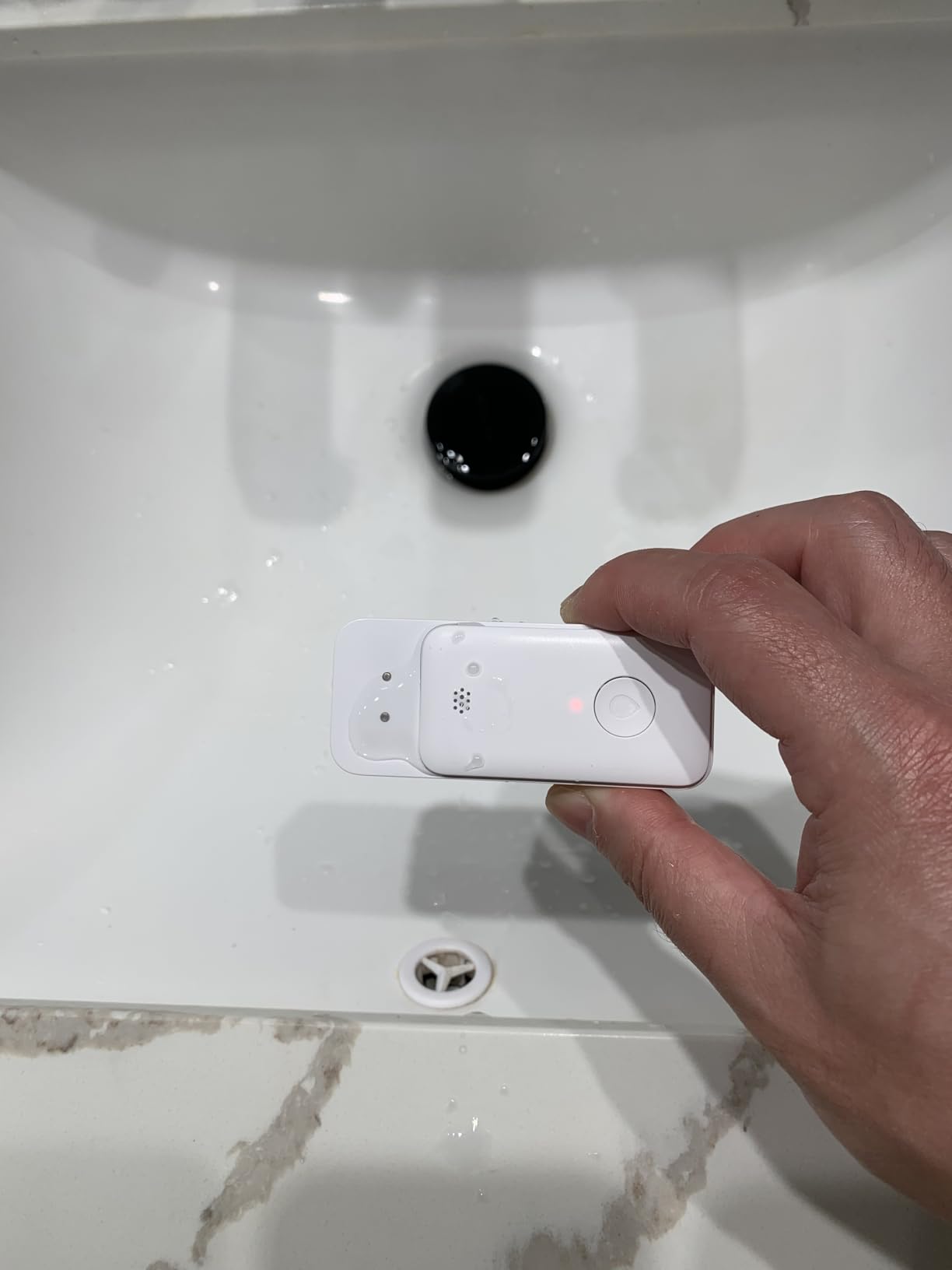 SwitchBot WiFi Water Sensor, Smart Water Leak Detector, 100dB Adjustable Alerts & App Alerts, IP67 Waterproof, Wireless Detector for Kitchen, Bathroom, Basement, No Hub Required (Support 2.4G) customer photo 1