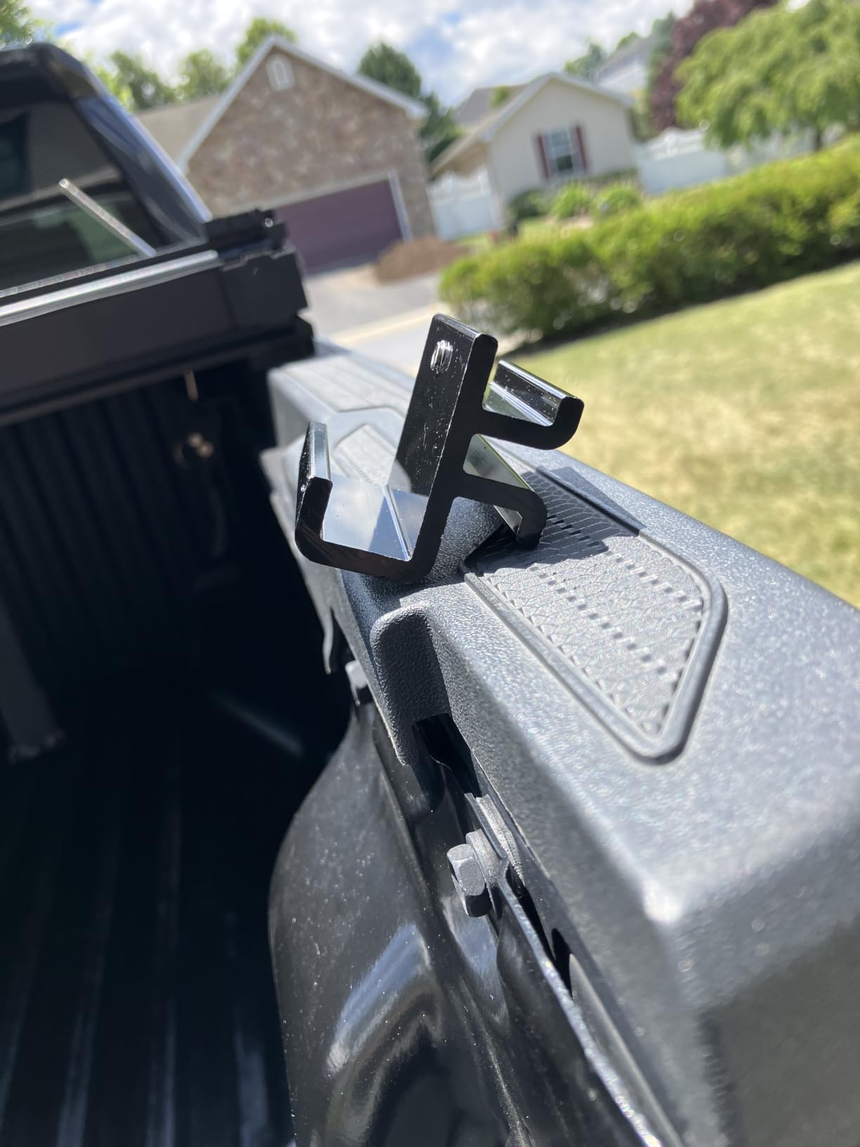 YITAMOTOR FRP Hard Tri-Fold Tonneau Cover for 2016-2023 Toyota Tacoma 5ft customer photo 1