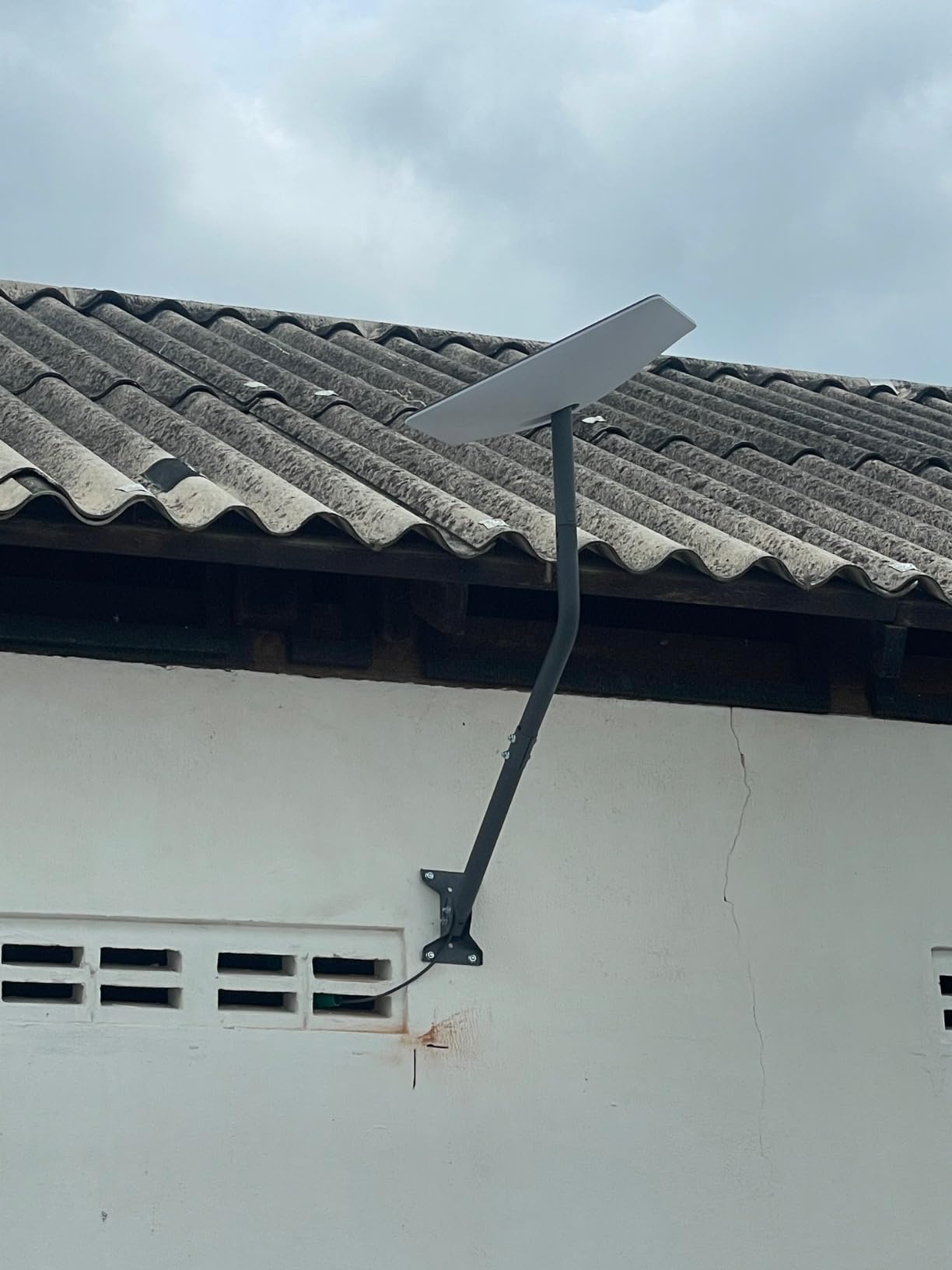 CEKAY Antenna Mount J-Pole 1.5x35in for Antenna, Weather Station & Starlink | Heavy-Duty 1.5mm Steel Mast, 2mm Bracket, Reversible 180° Pivot Lock for Wall/Eave/Roof, Powder-Coated, Hardware Included customer photo 1